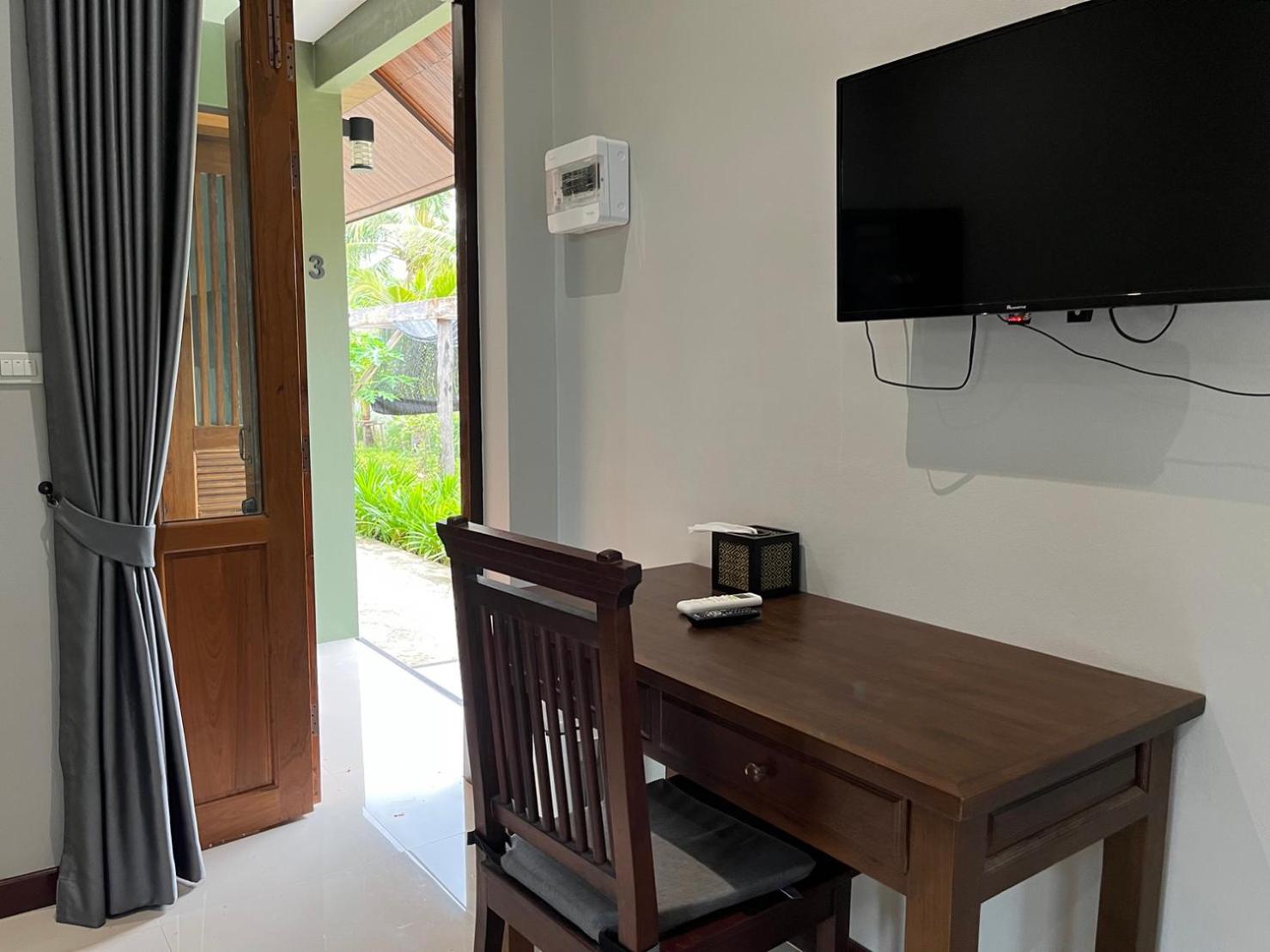 Queen Room with Garden View