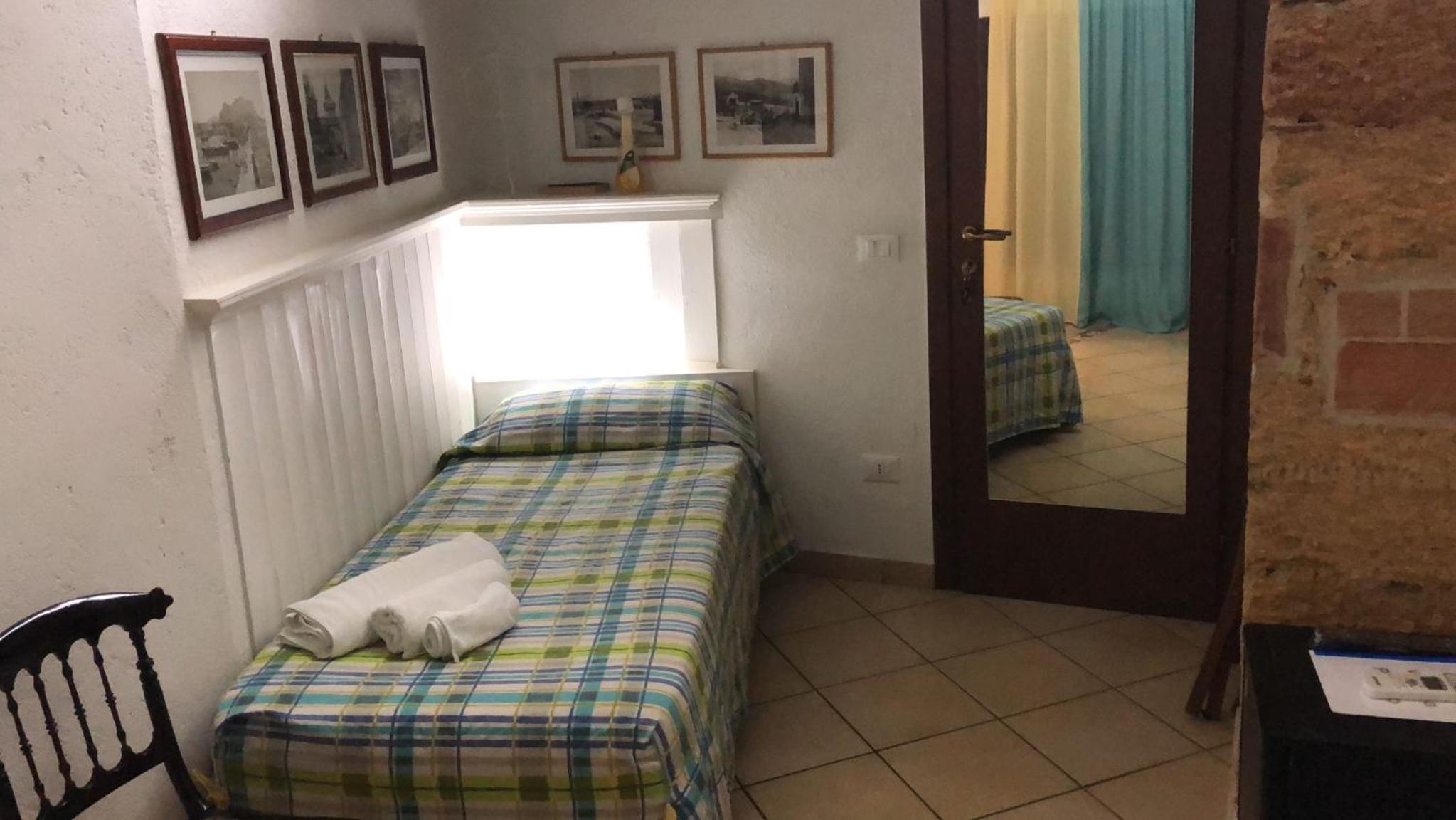 Twin Room - Photo 1