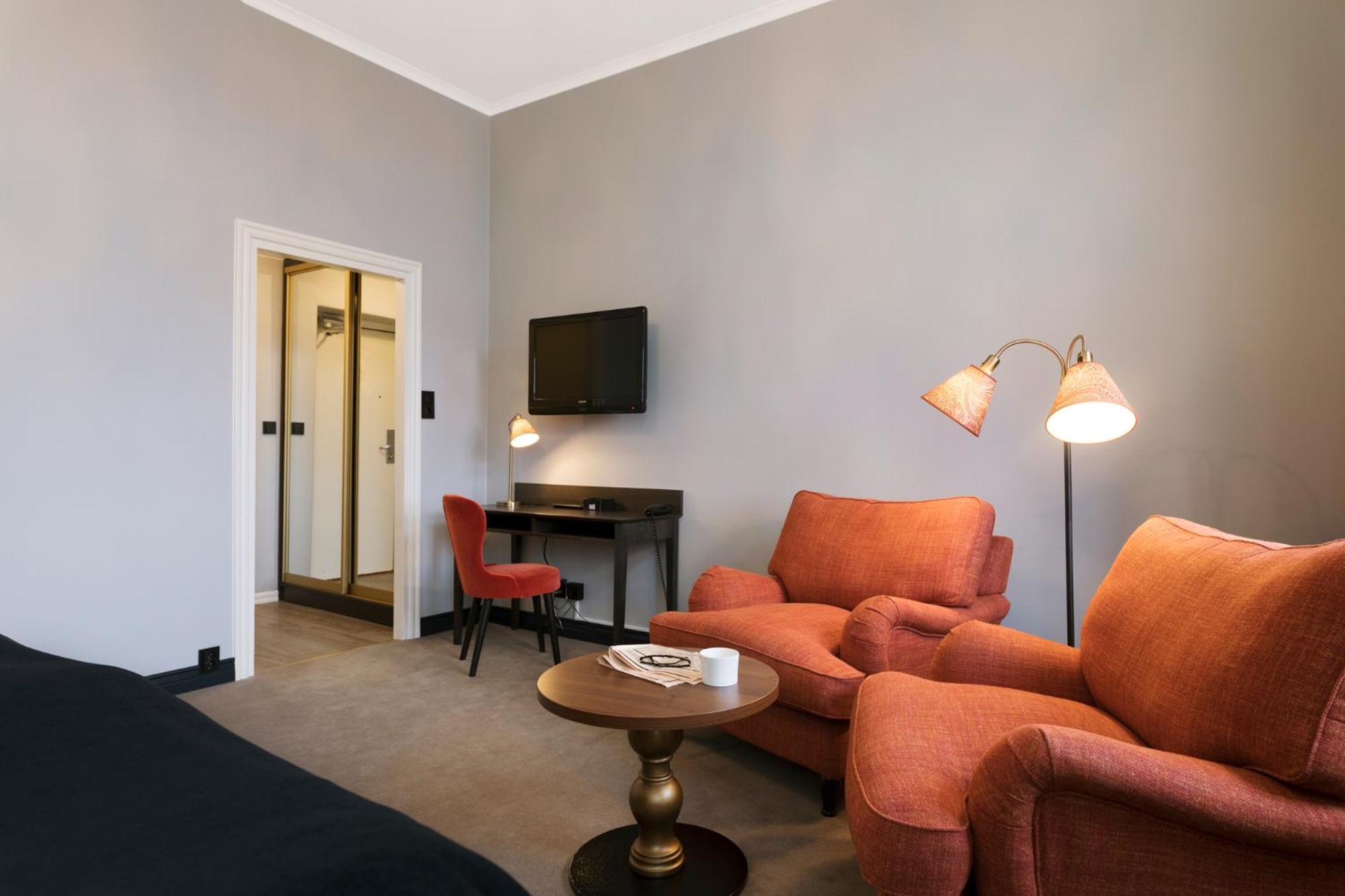Superior King Room - Photo 7
