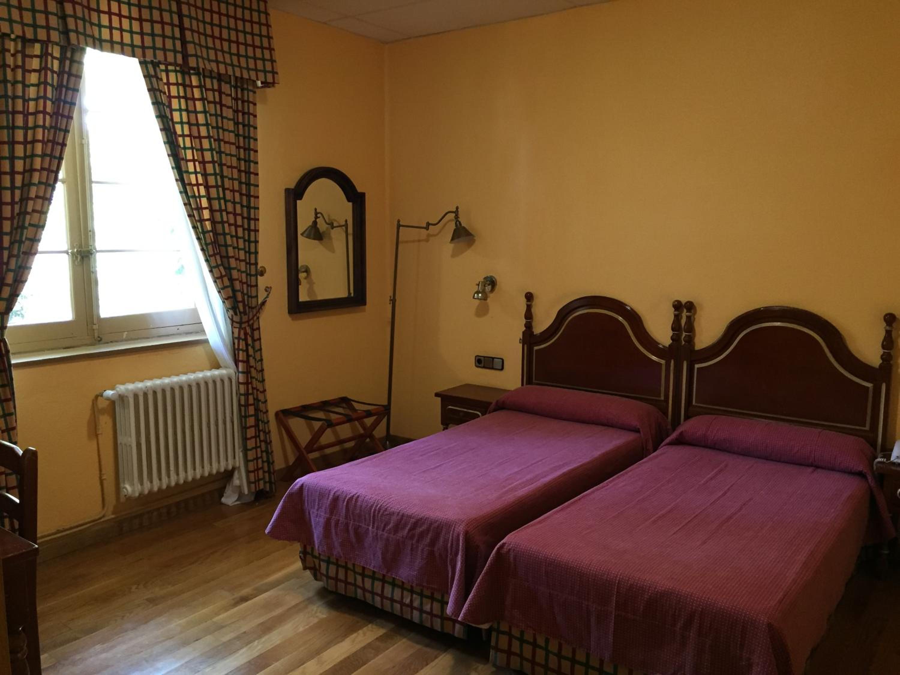 Double or Twin Room - Photo 12