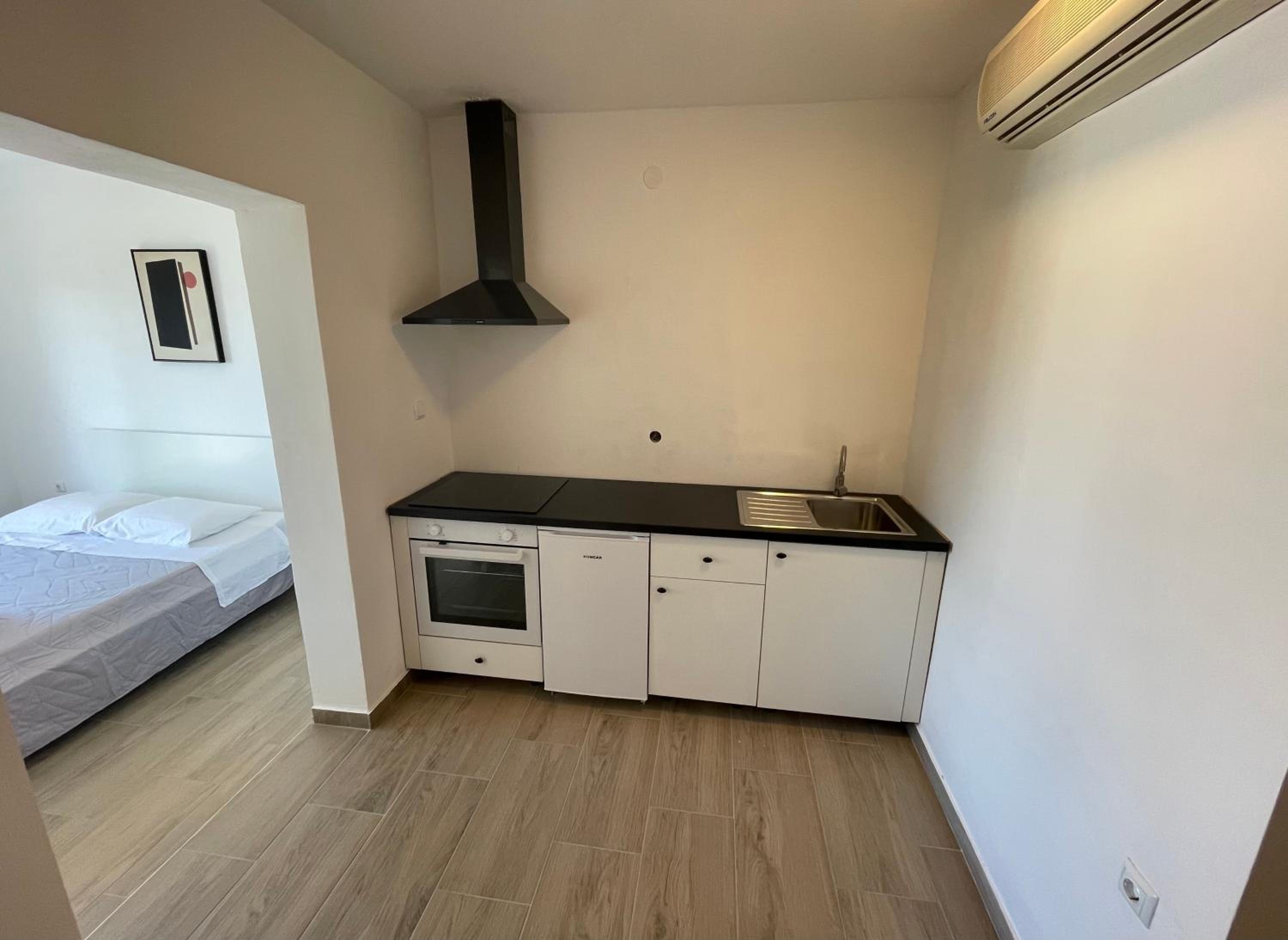 One Bedroom Apartment with Balcony and Sea View photo 3