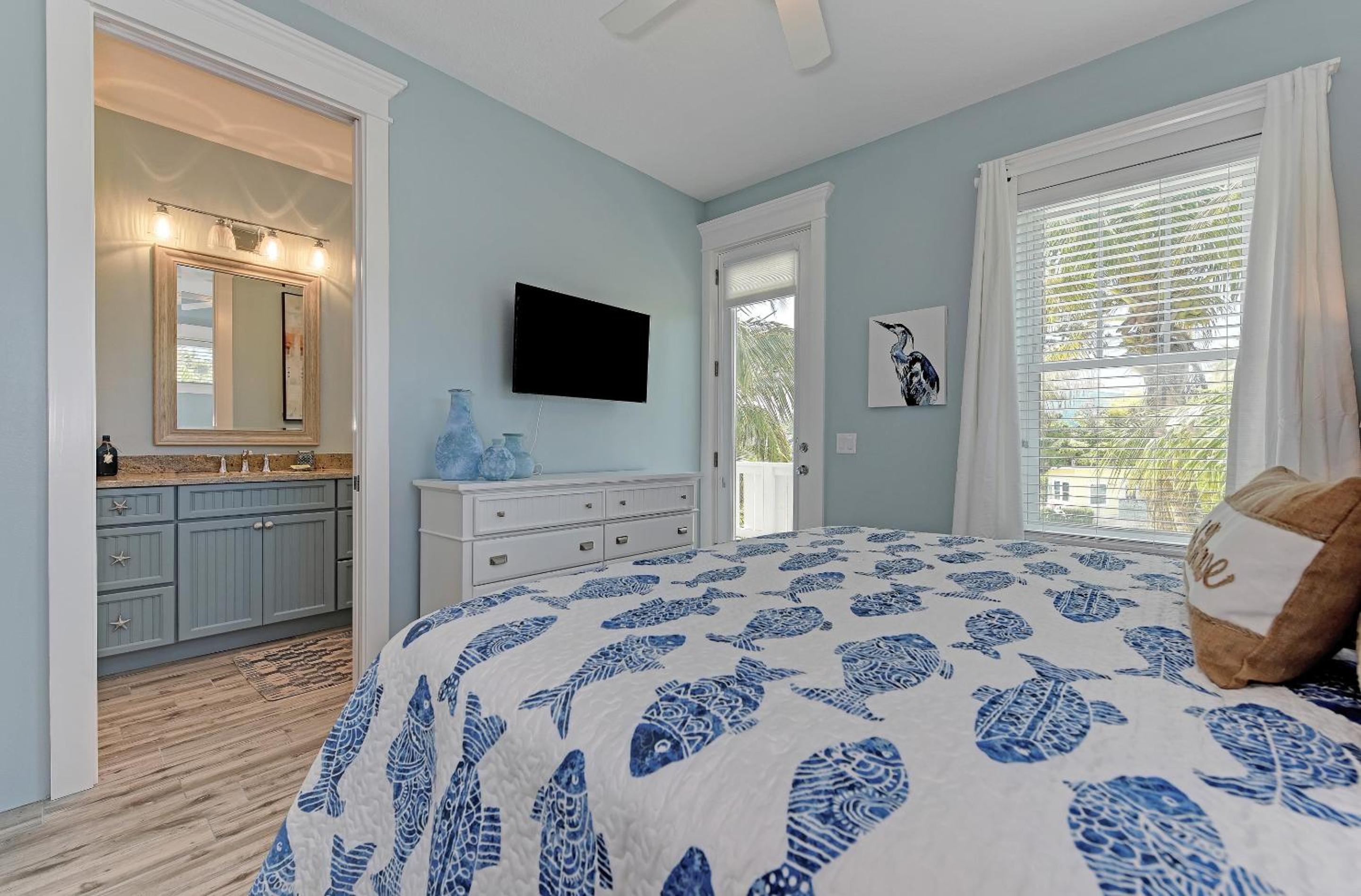 Six-Bedroom House photo 1