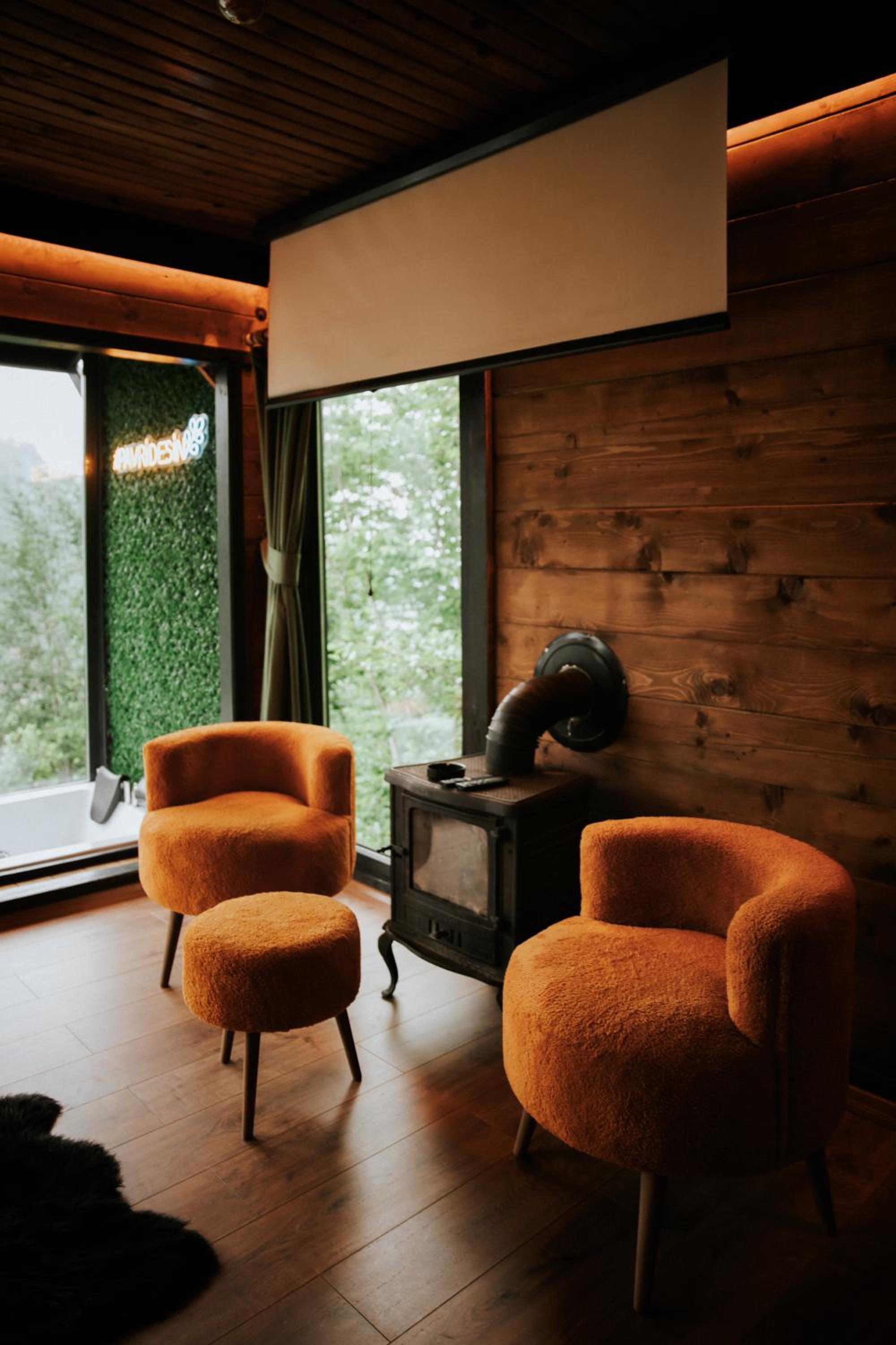Deluxe Room - Photo 9