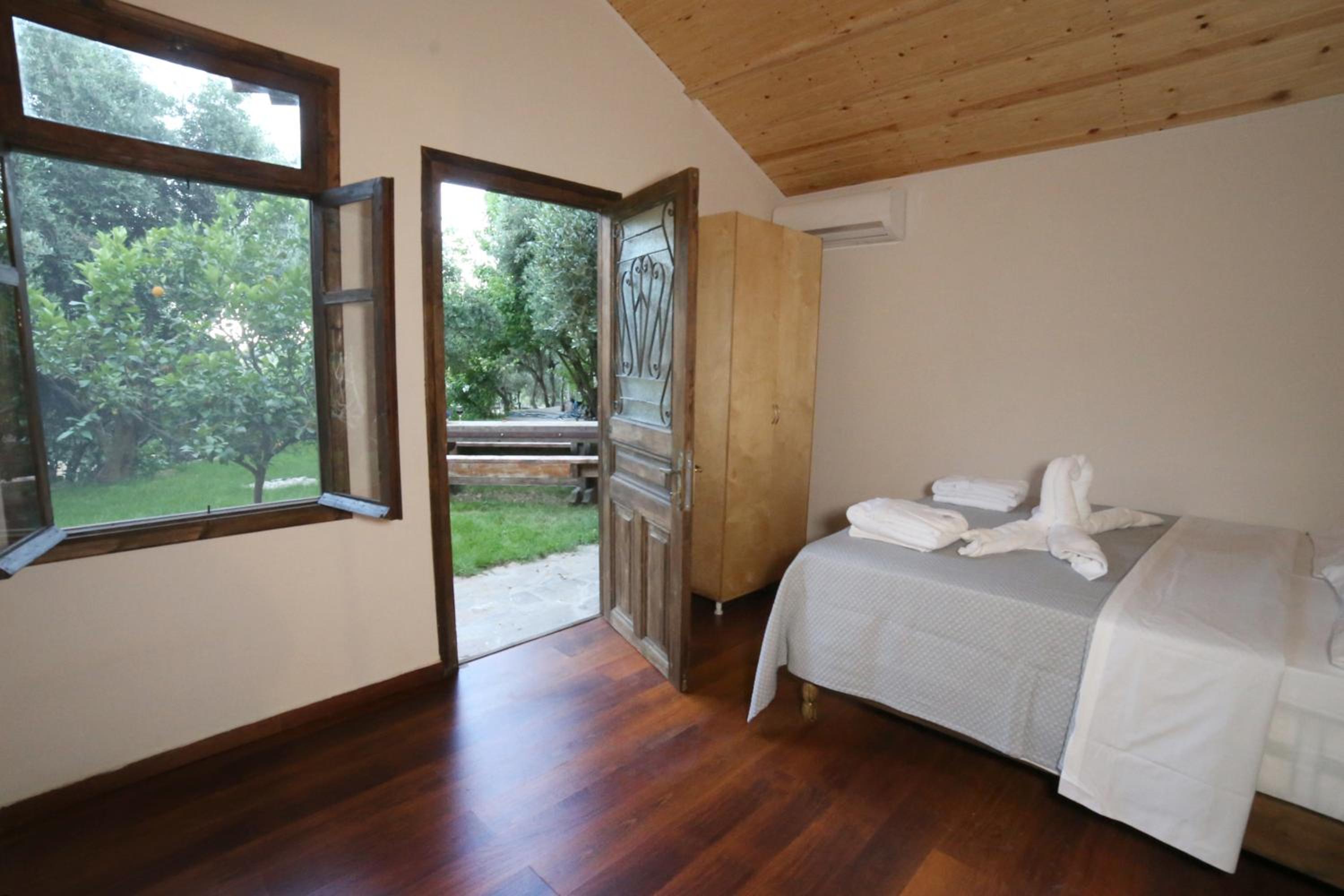 Standard Double Room - Photo 5