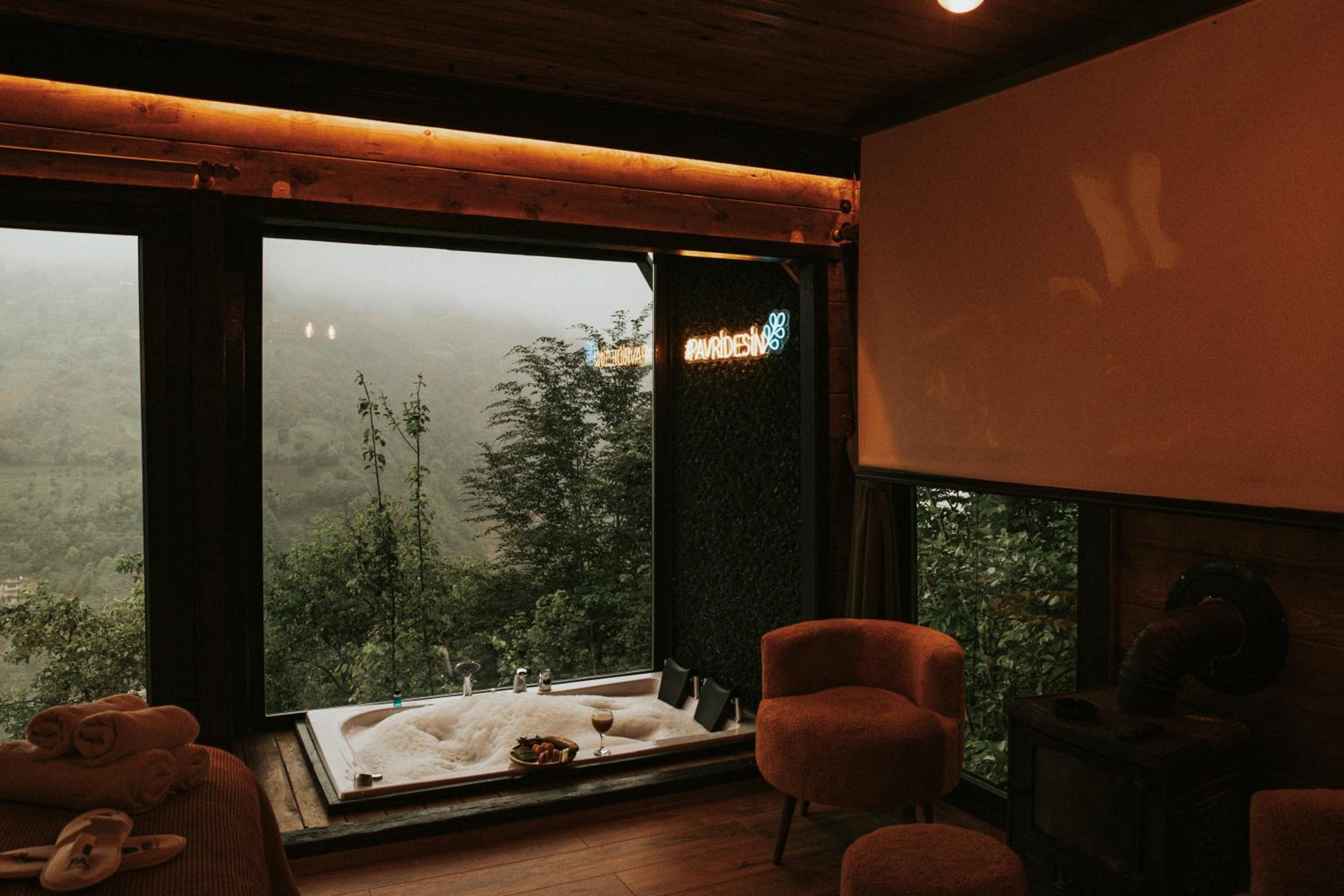 Deluxe Room - Photo 11