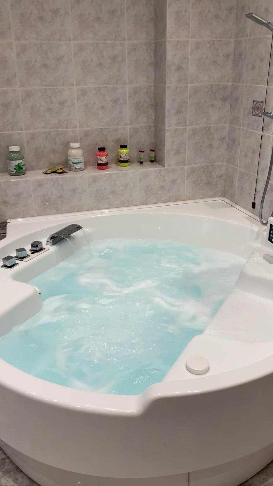 Double Room with Spa Bath photo 3