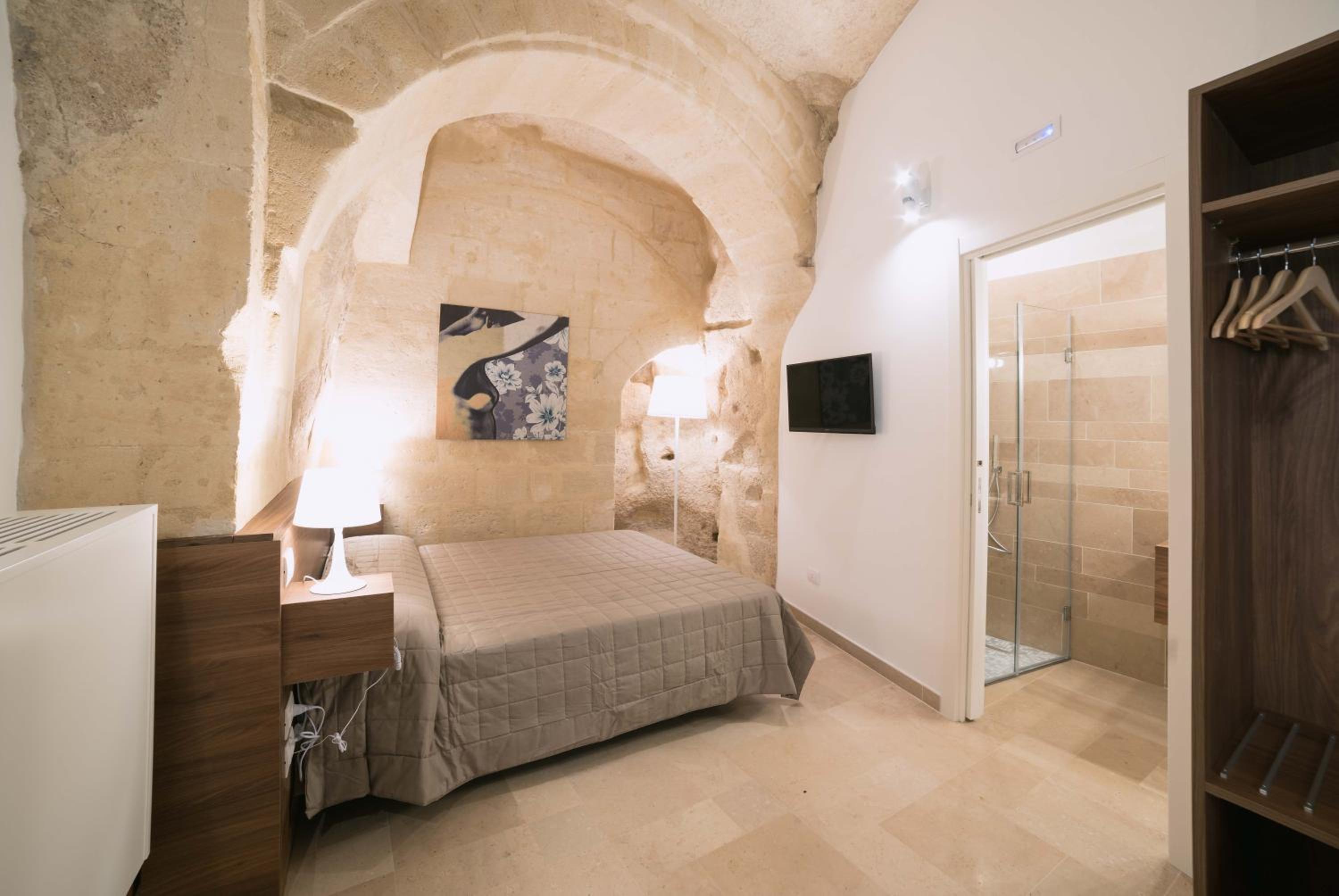 Outbuilding in Cave without Window - Photo 25