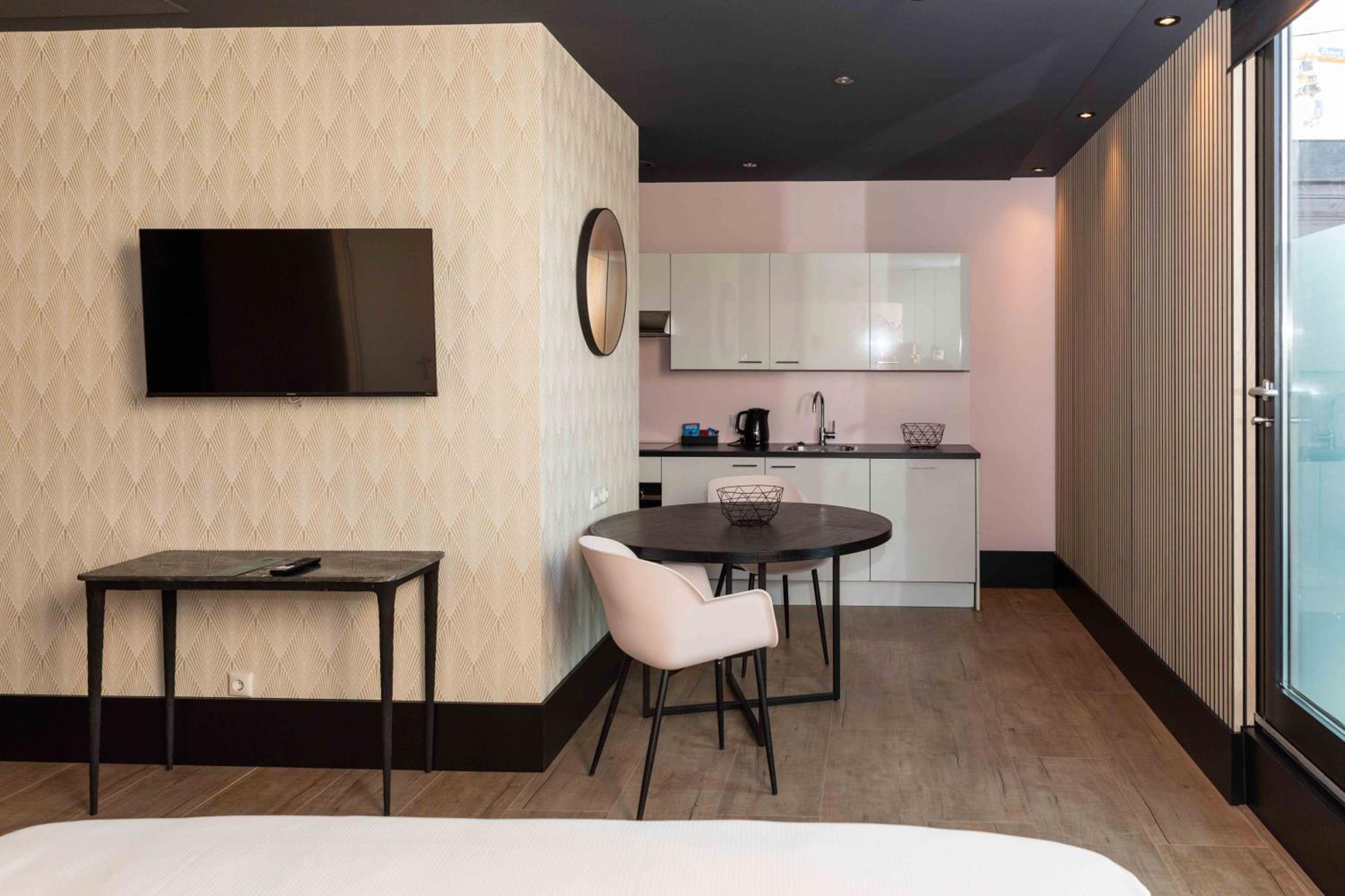 Room 413 "ADAM's Favorite"
