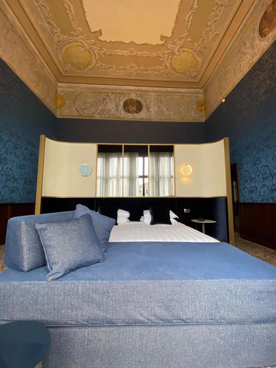 Suite with Canal View photo 2