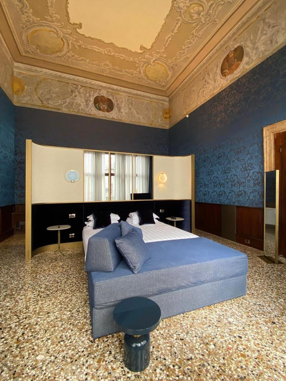 Suite with Canal View photo 3