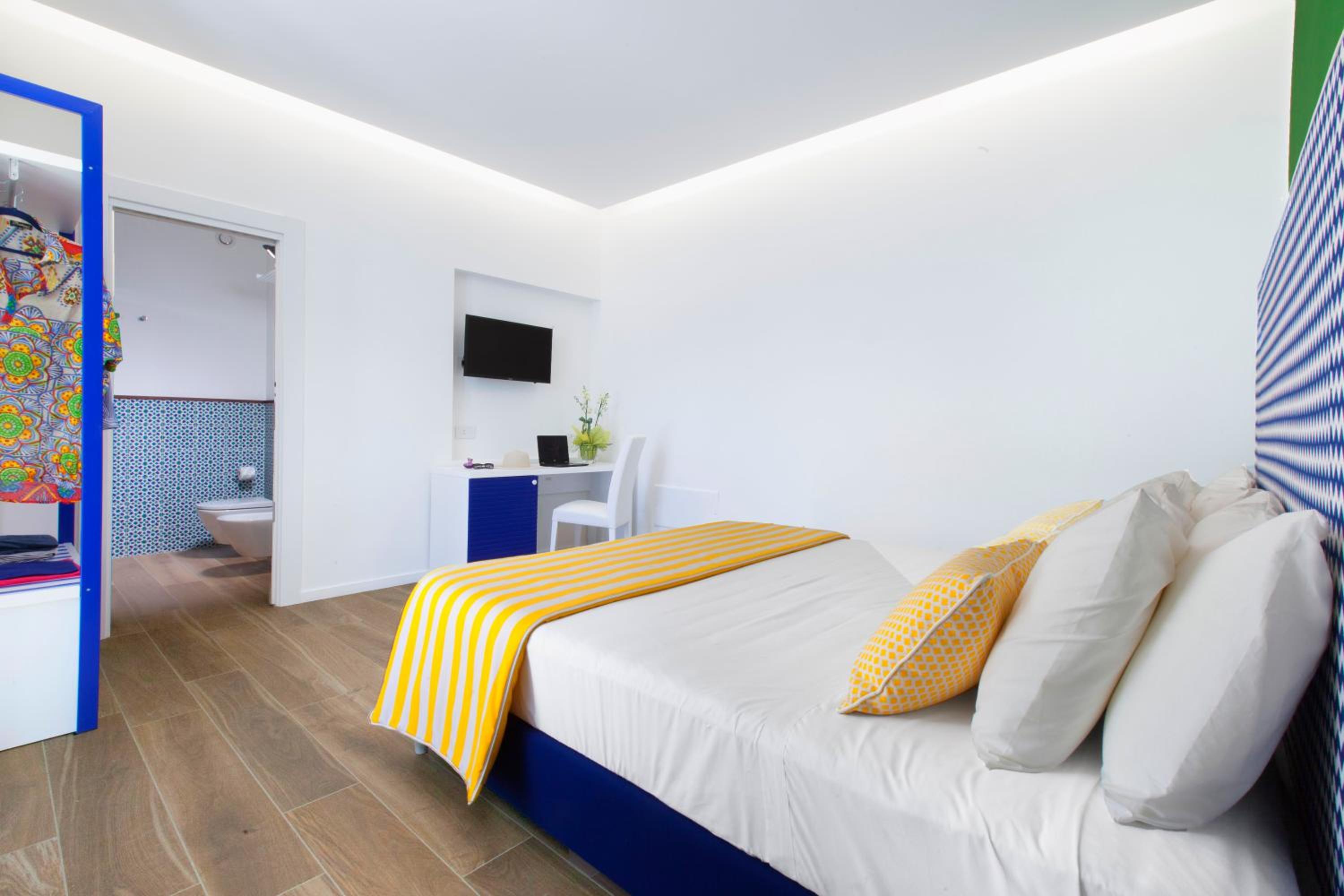 Standard King Room - Photo 4