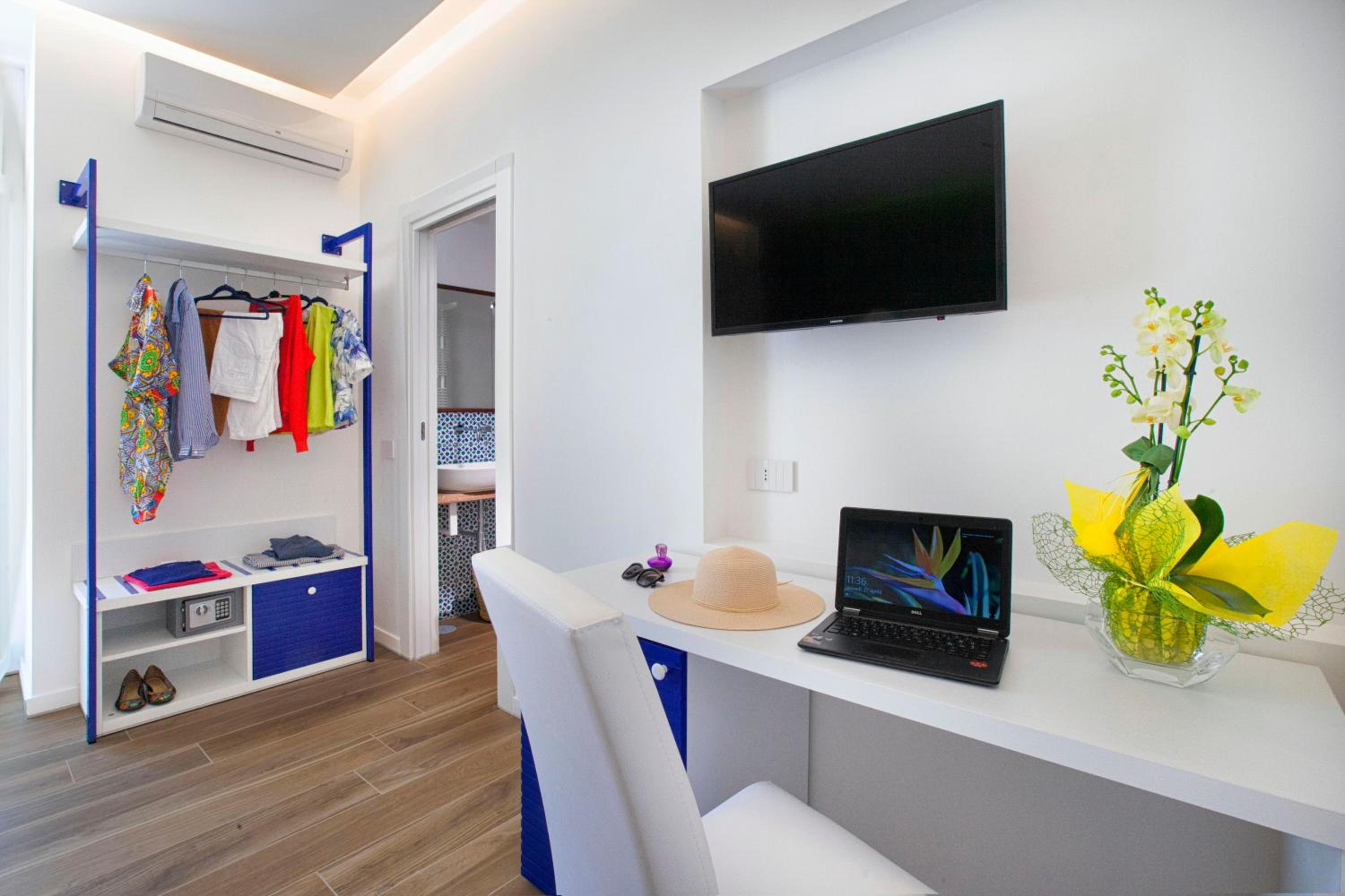 Standard King Room - Photo 3