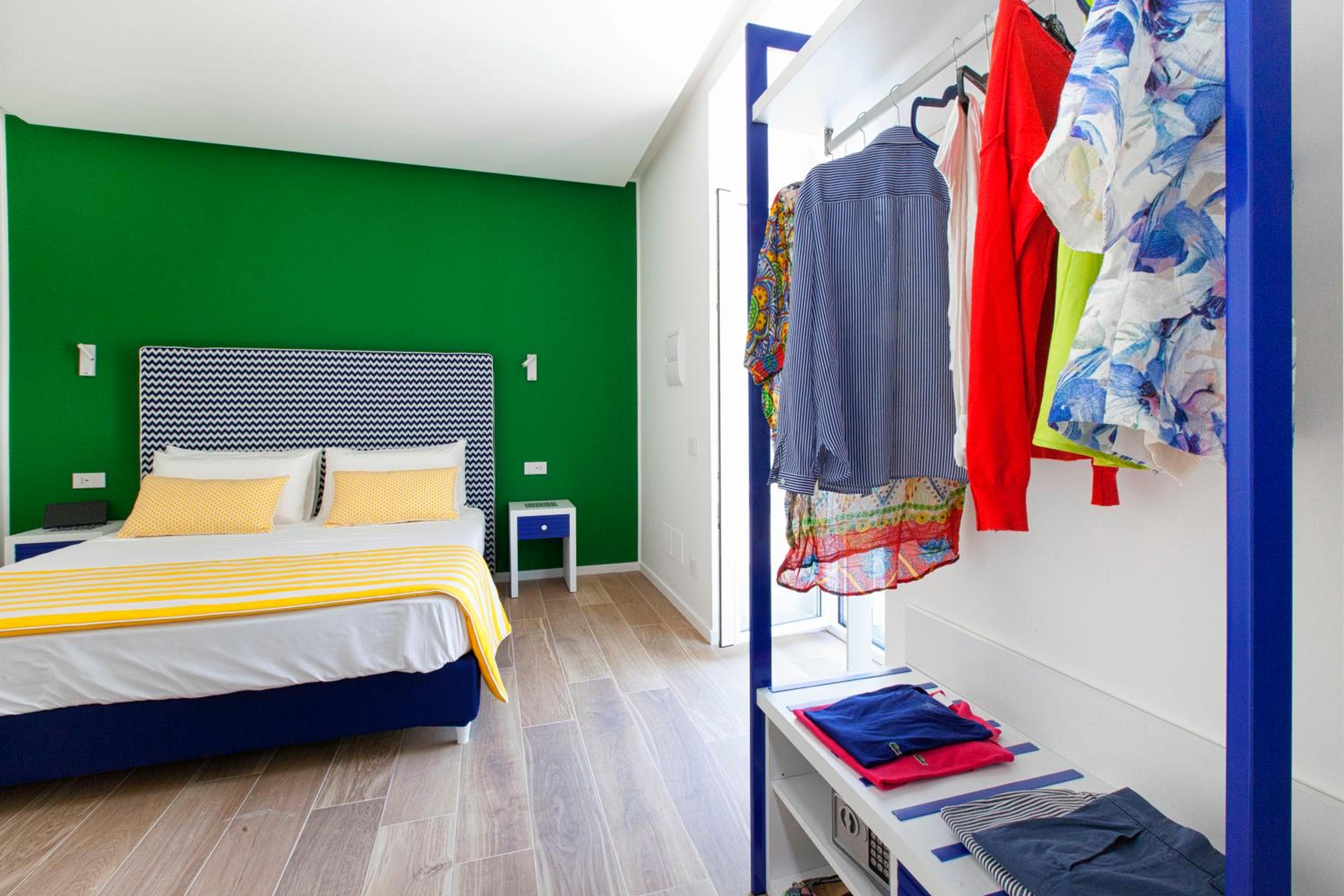 Standard King Room - Photo 7