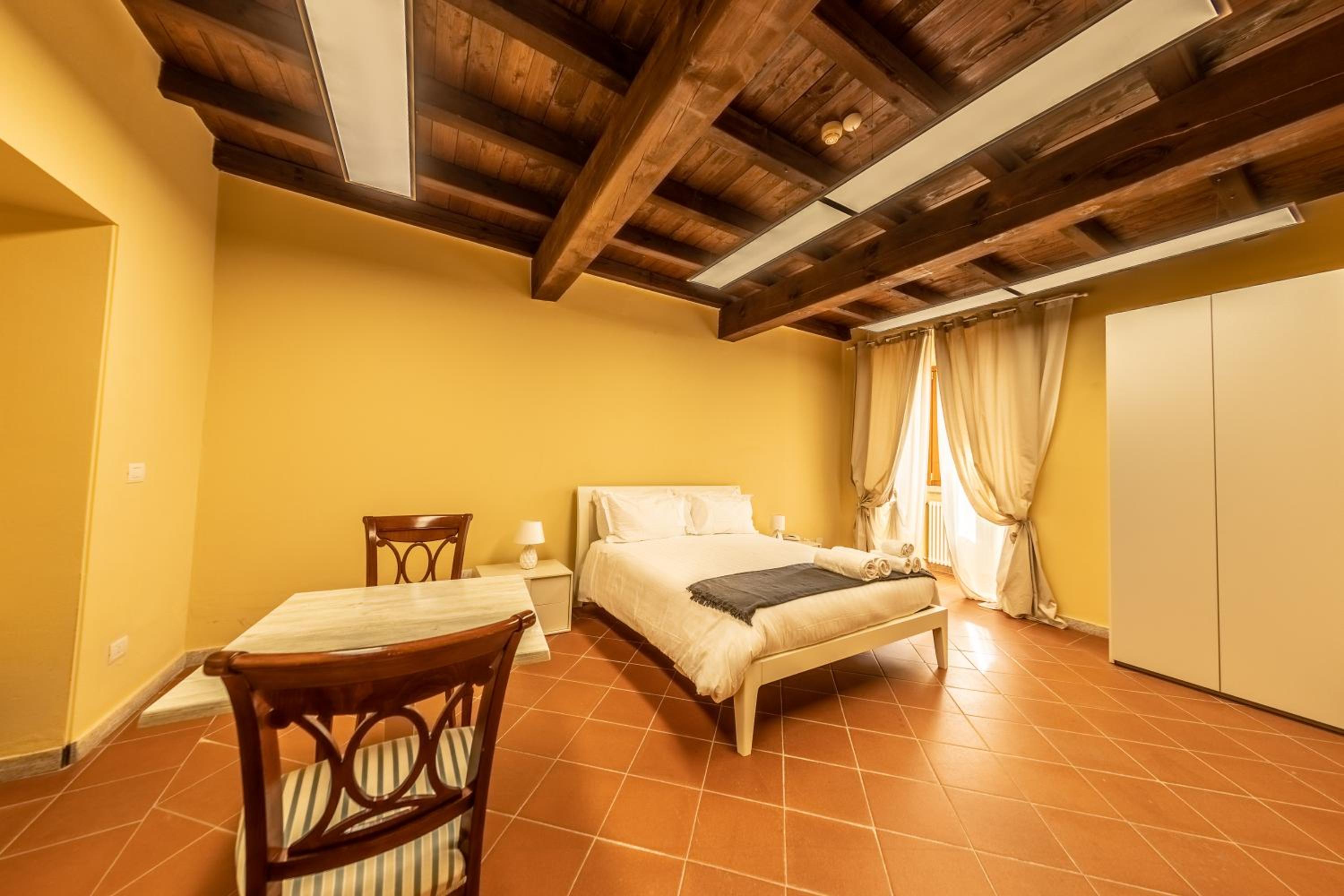 Large Double Room photo 3