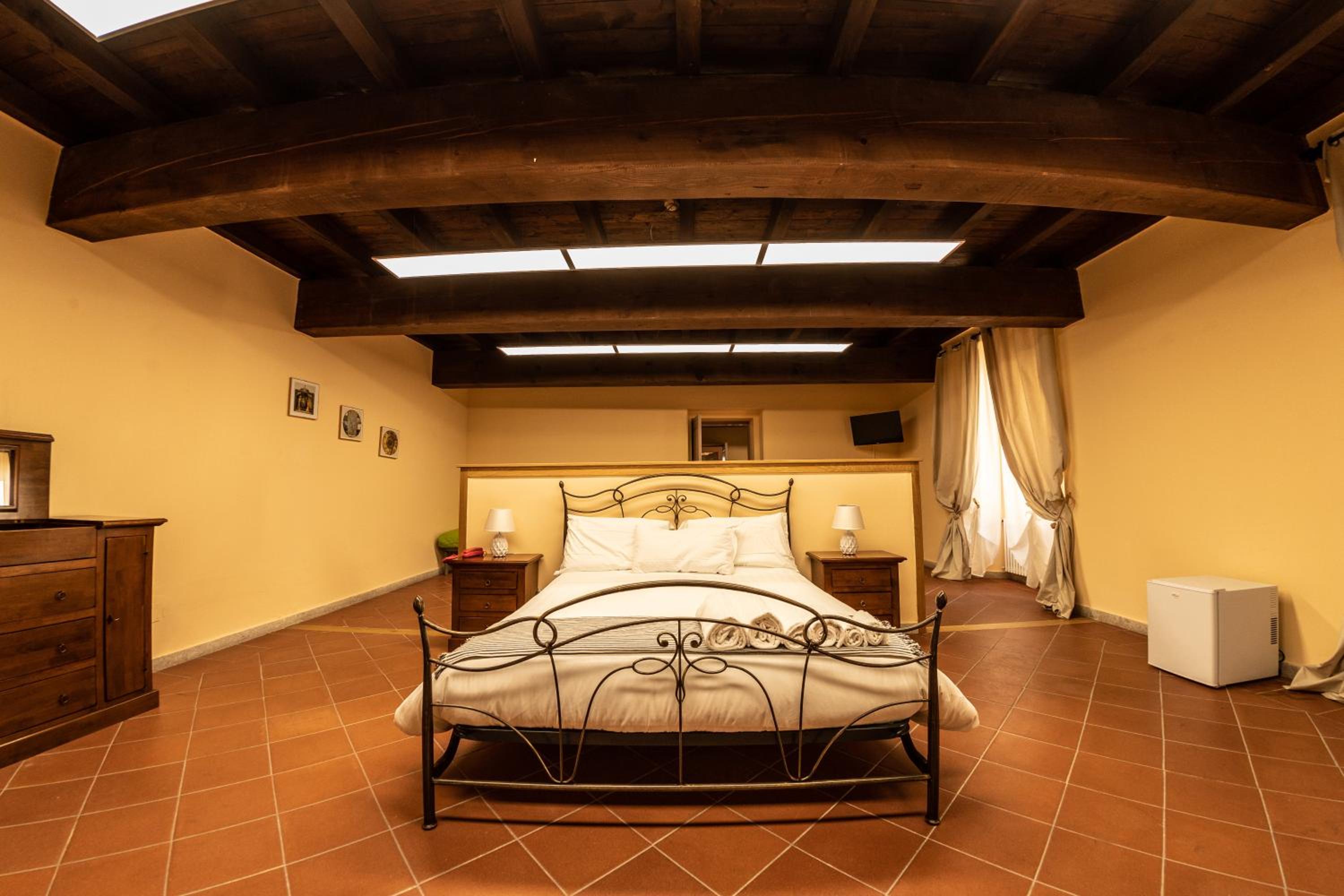 Large Double Room photo 1