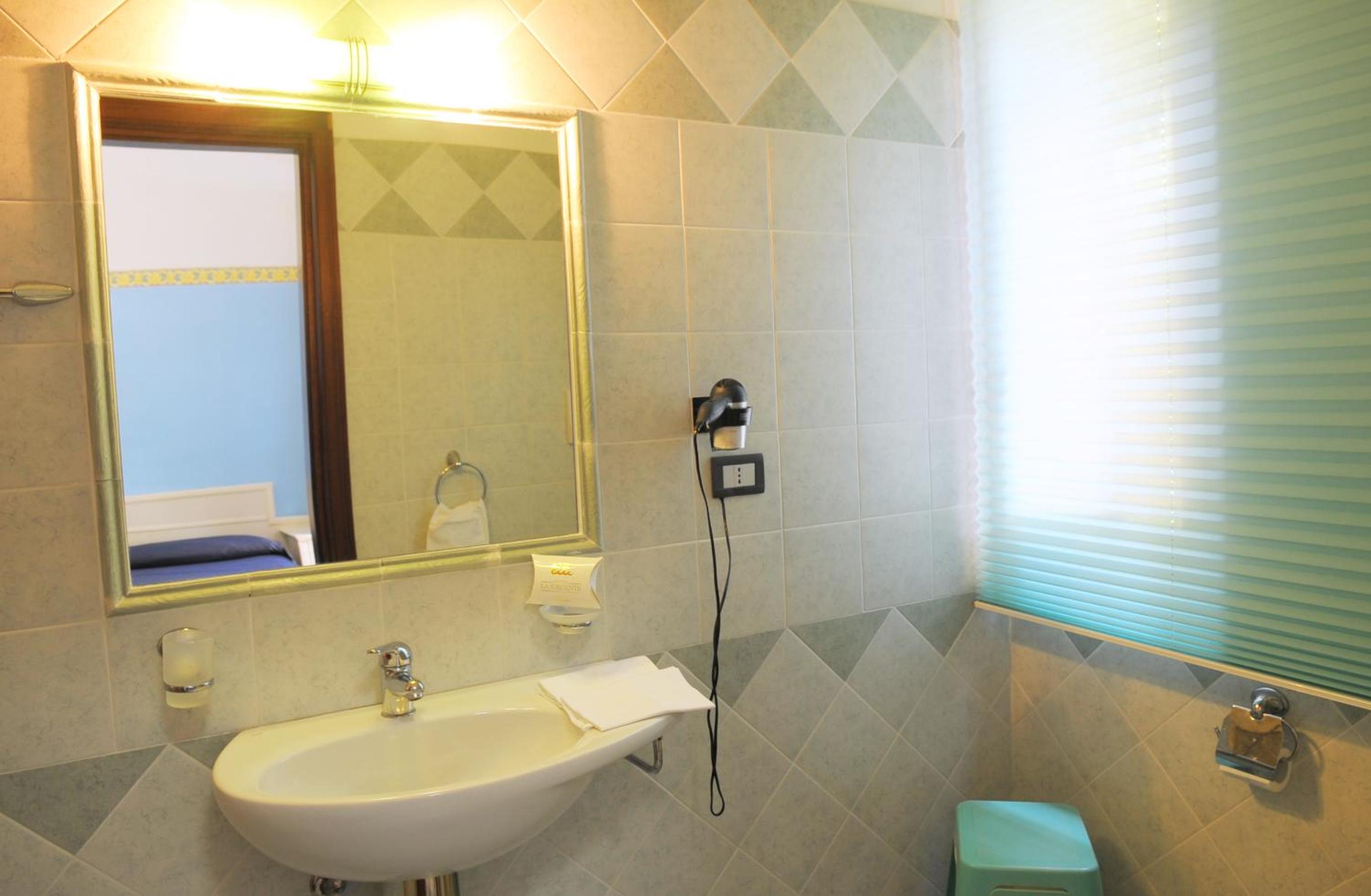 Standard Quadruple Room photo 2