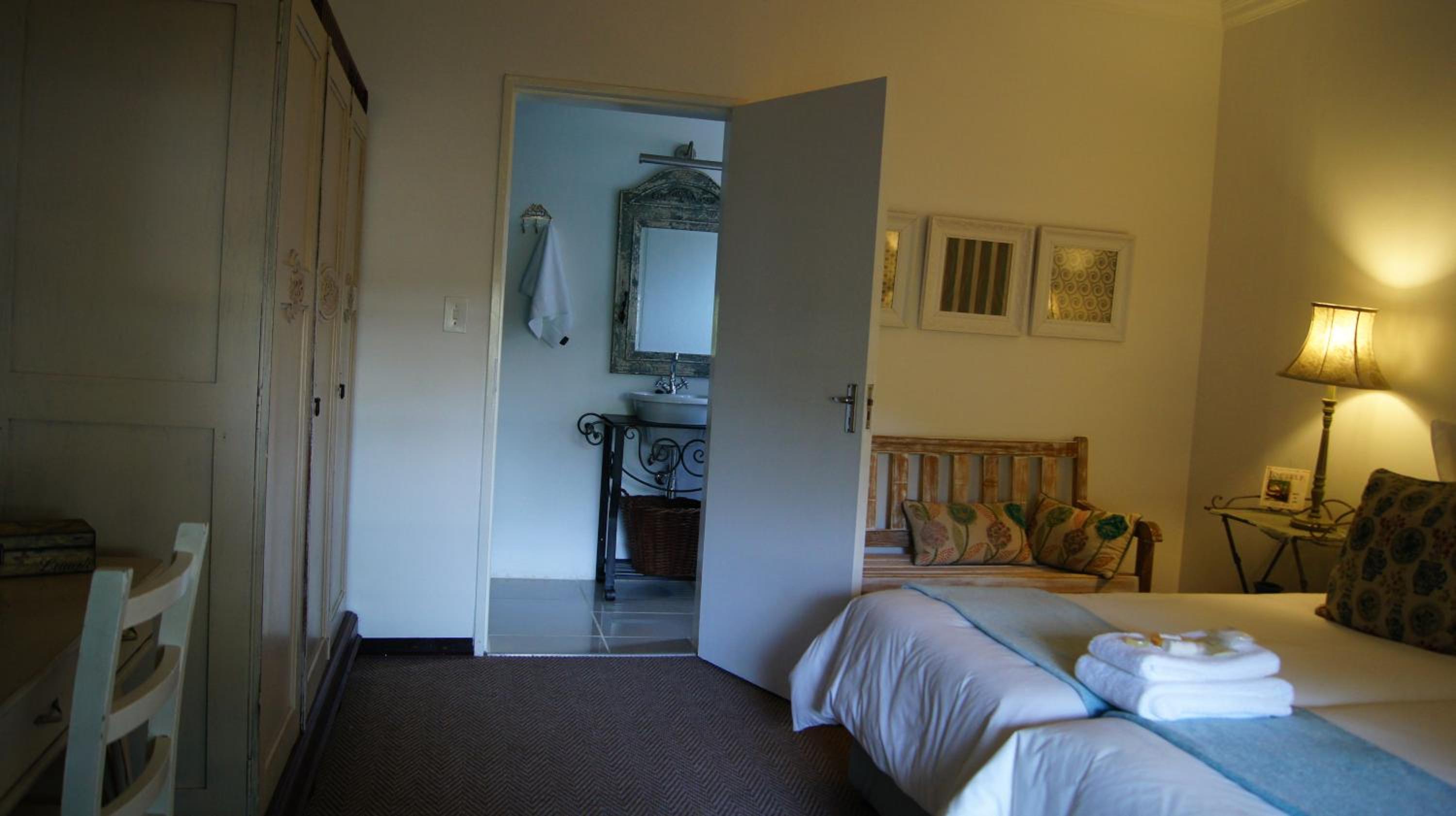 Standard Twin Room photo 2