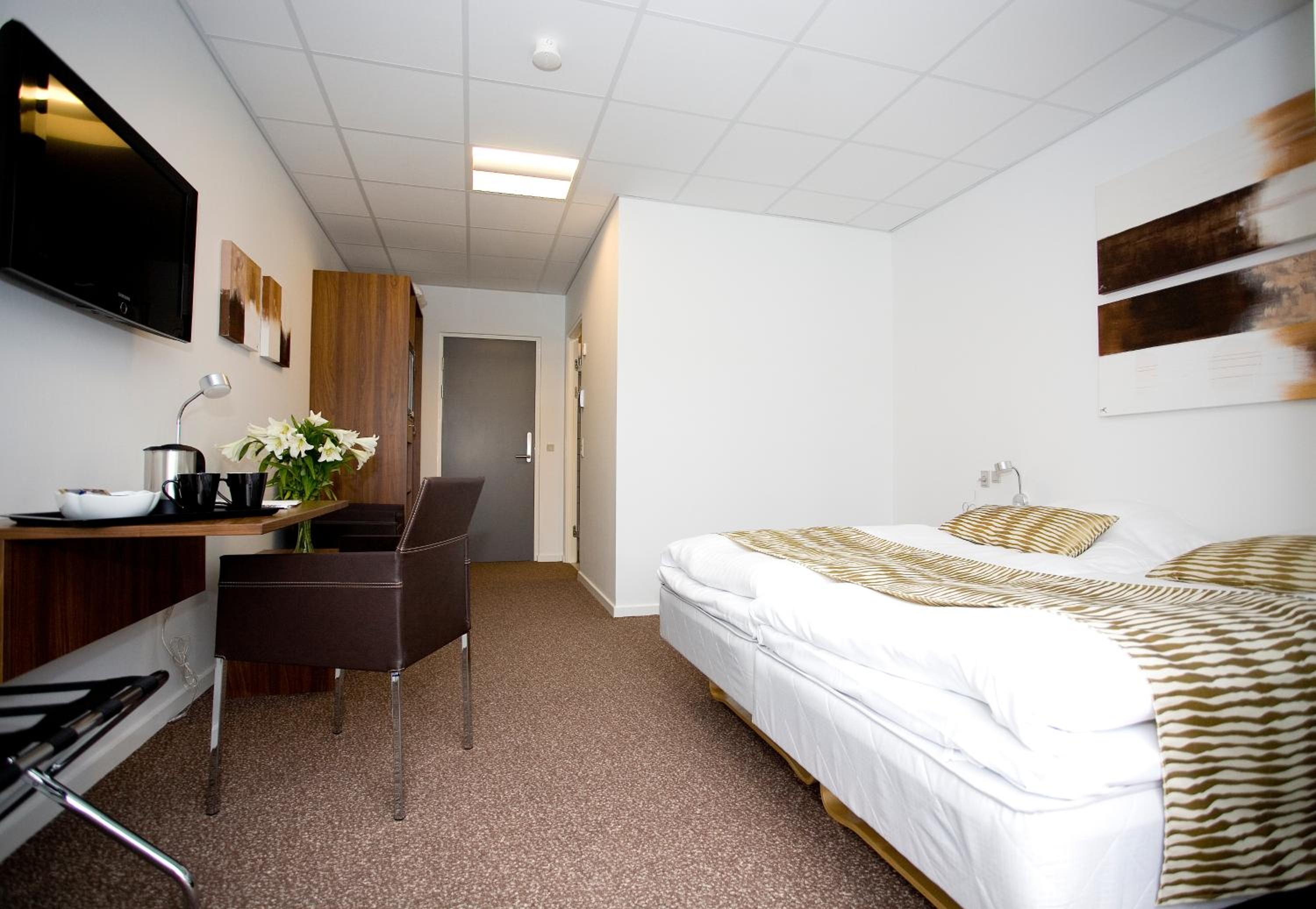 Double or Twin Room - Photo 6