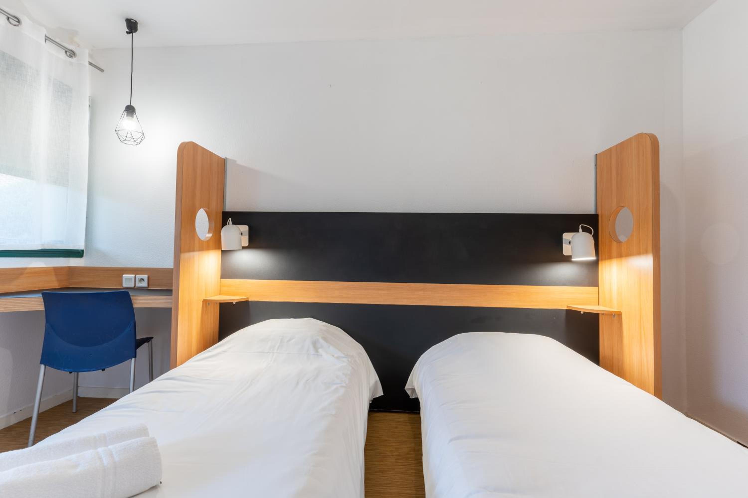 Twin Room - Photo 5