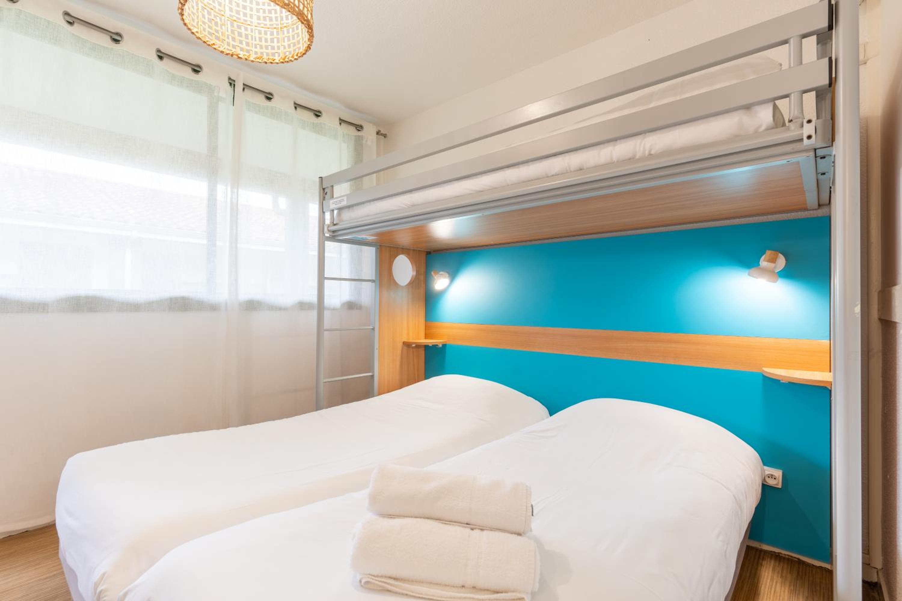 Triple Room with 3 Single Beds - Photo 1
