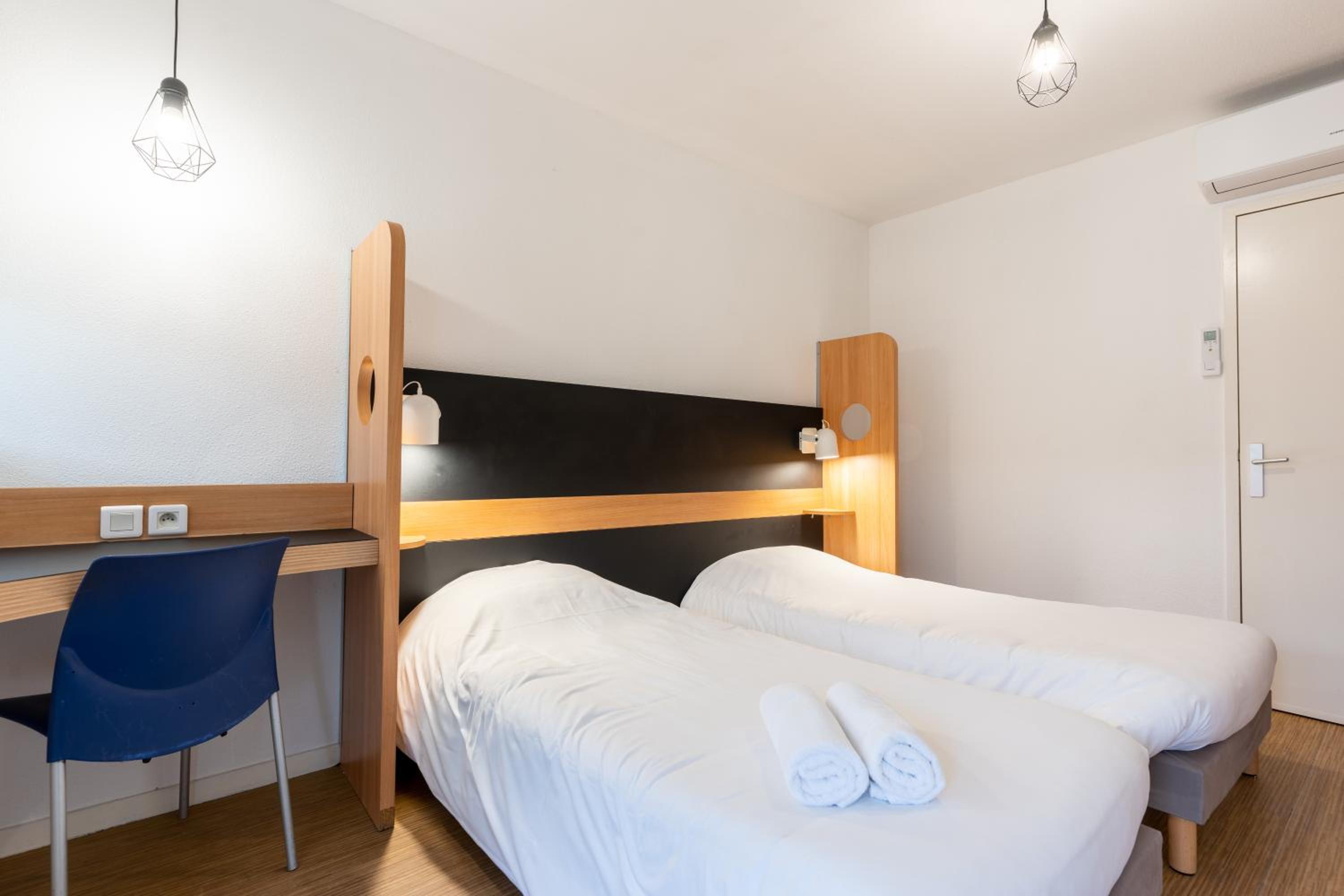 Twin Room - Photo 3