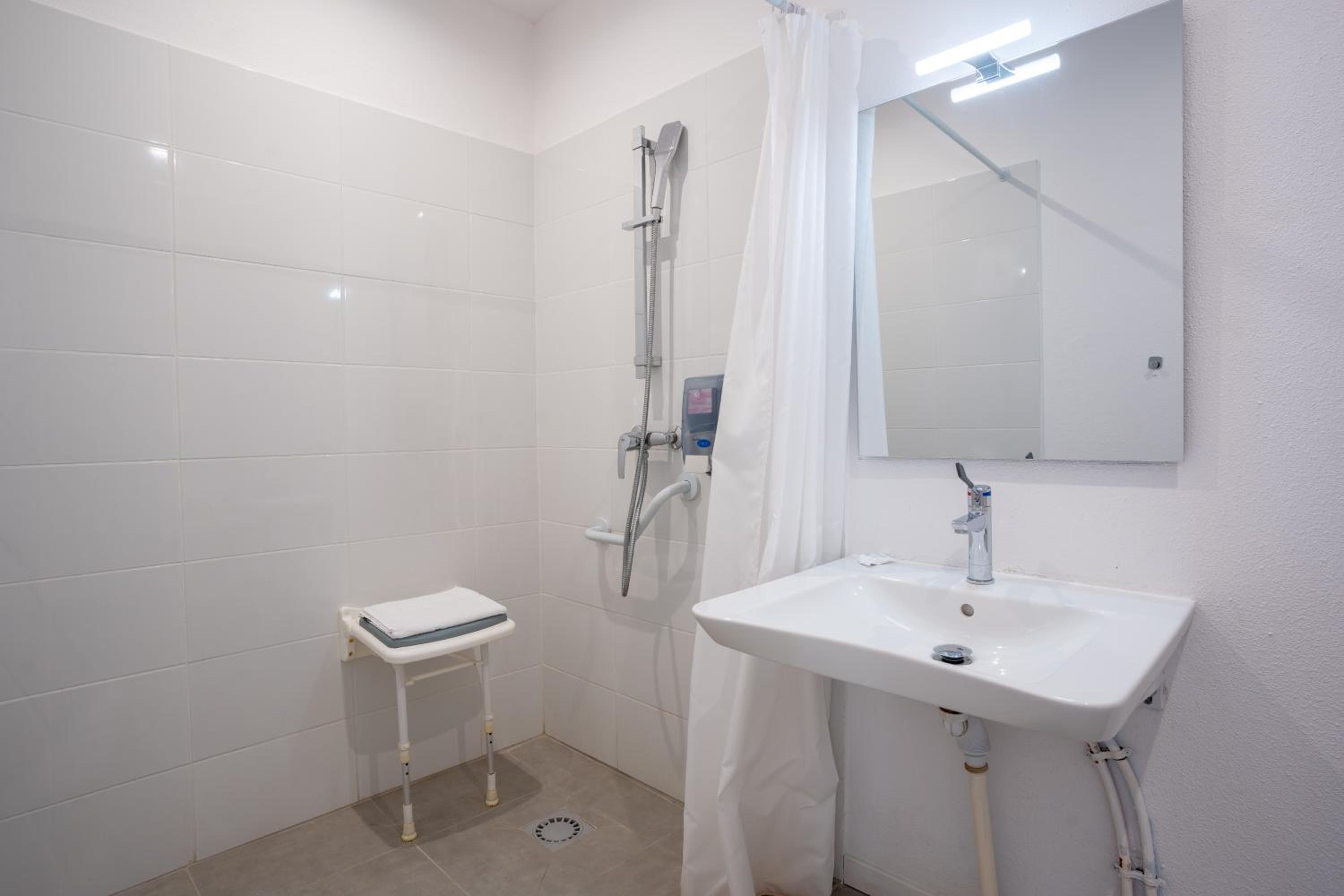 Twin Room - Photo 4
