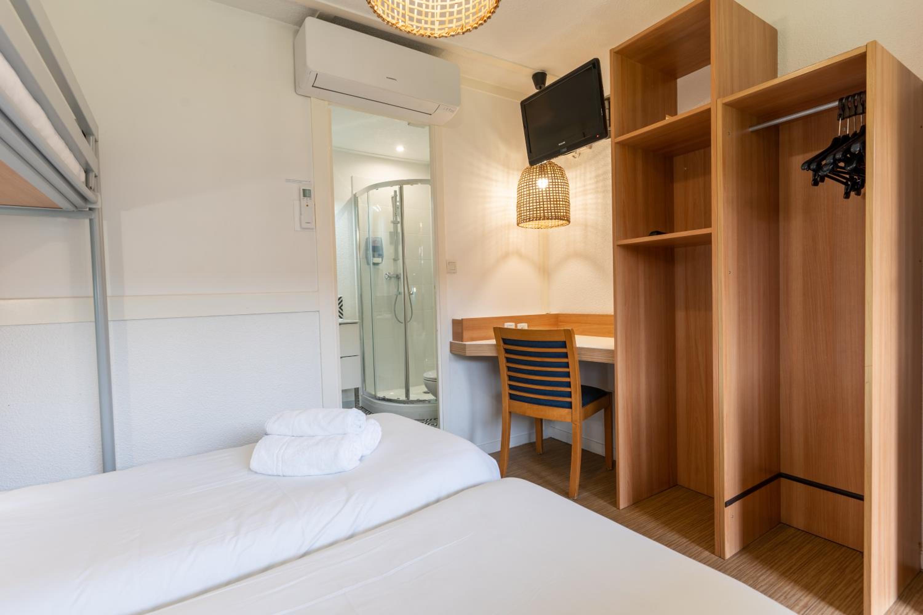 Triple Room with 3 Single Beds - Photo 3