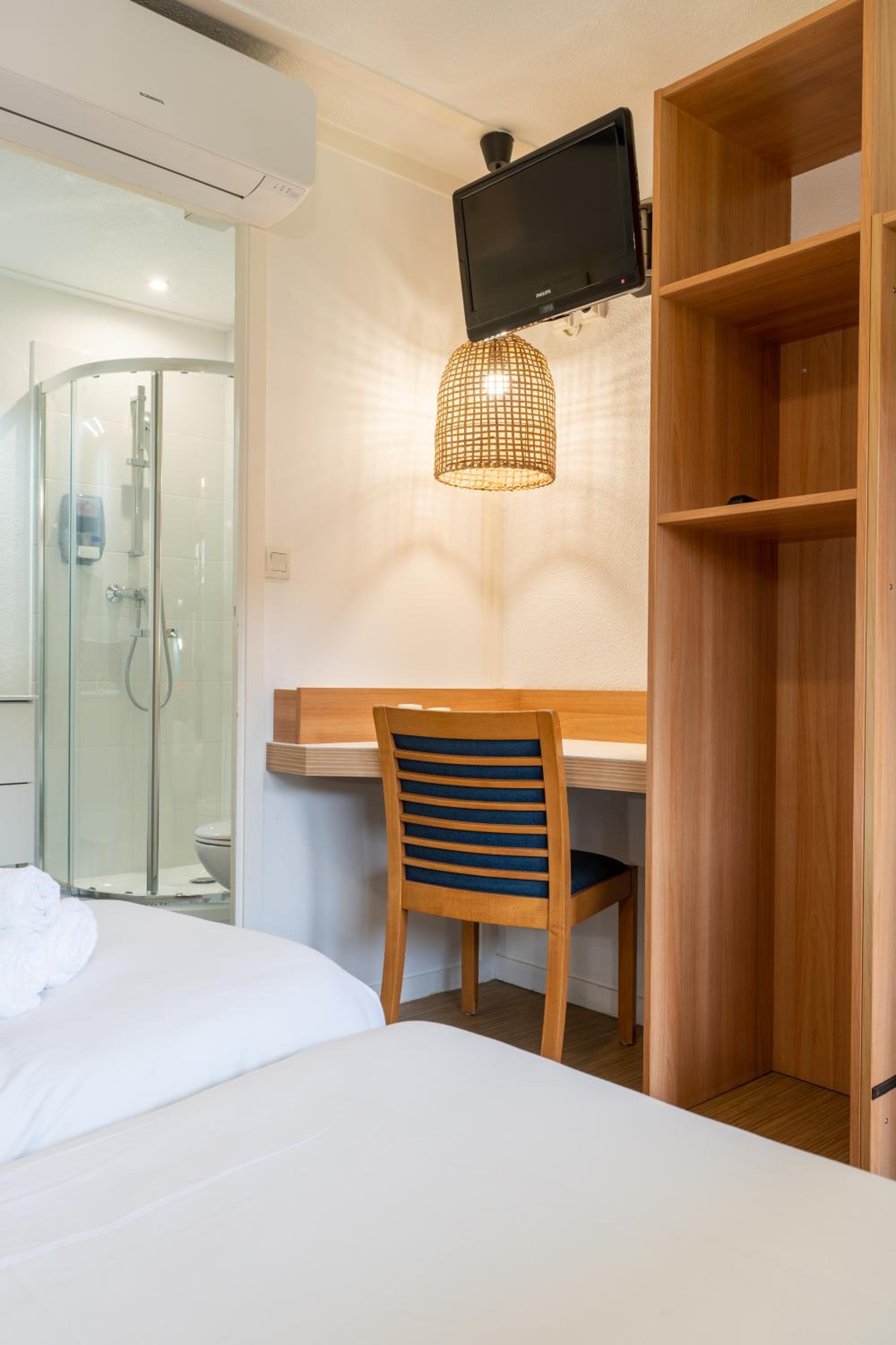 Twin Room - Photo 6