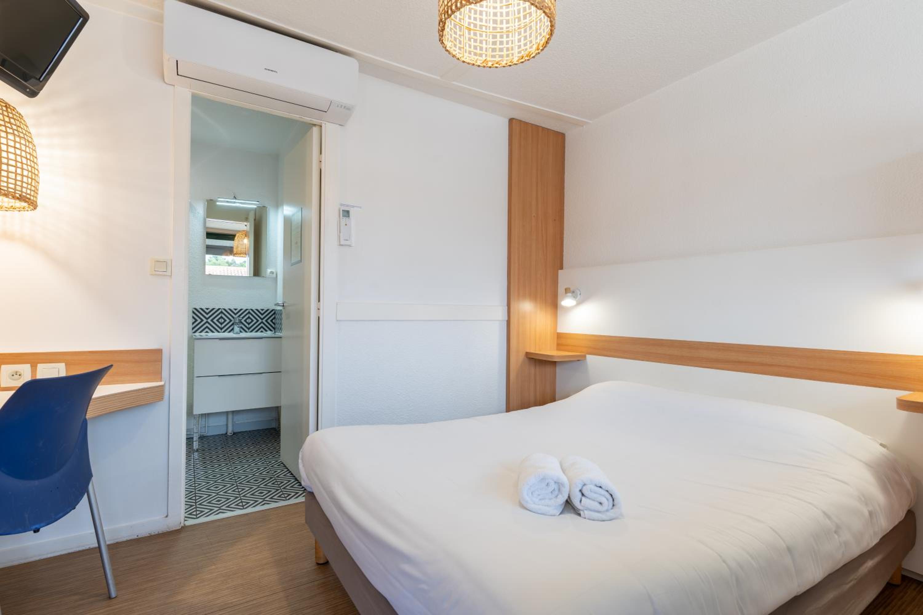 Double Room - Photo 21