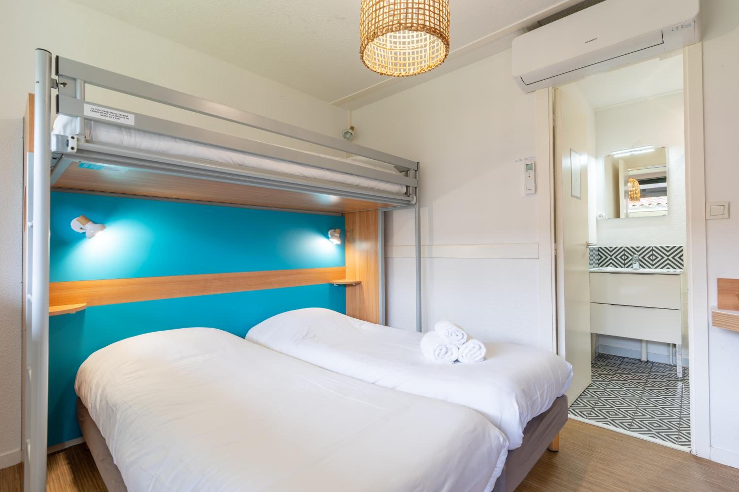 Triple Room with 3 Single Beds - Photo 8