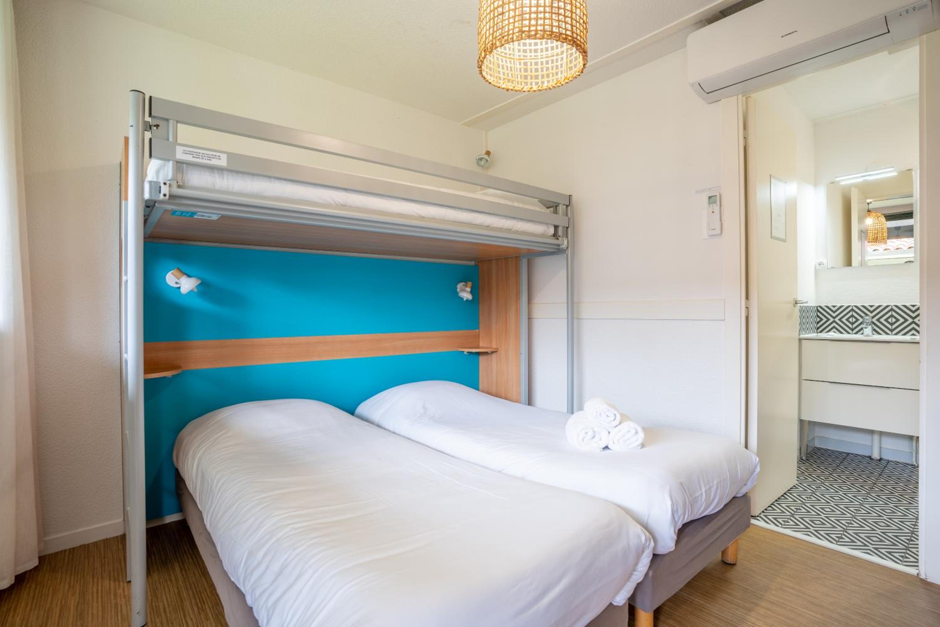 Triple Room with 3 Single Beds - Photo 7