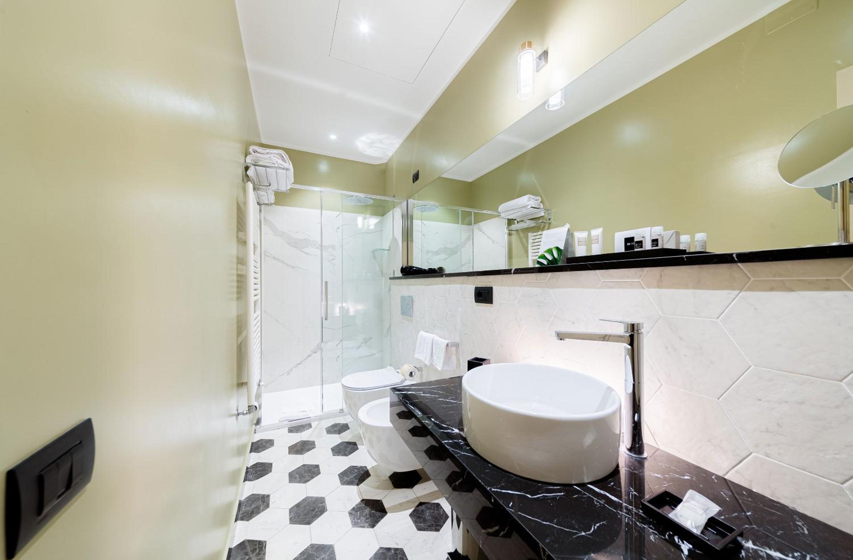 Standard Double Room - Photo 2
