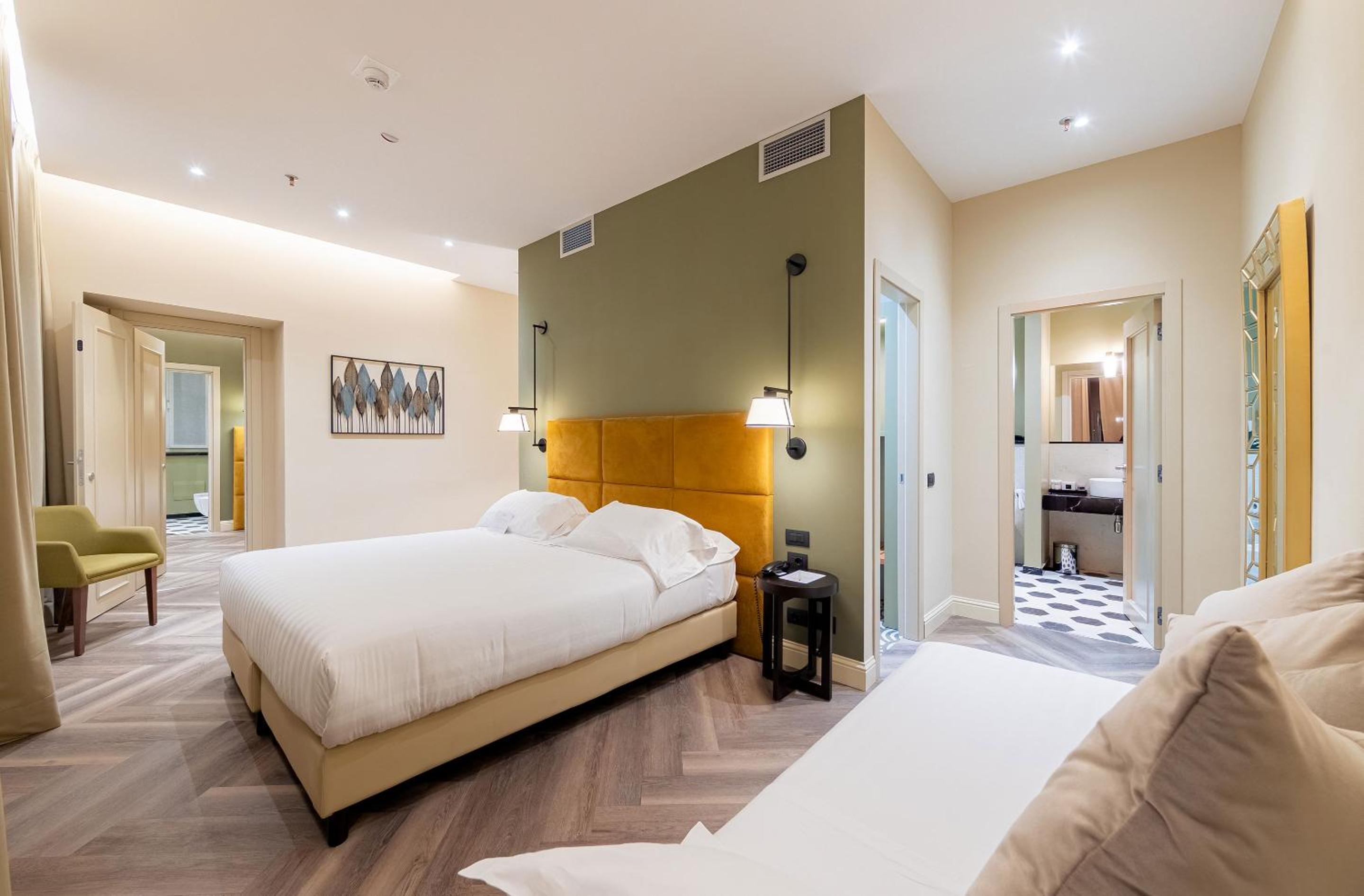 Suite - Photo 1