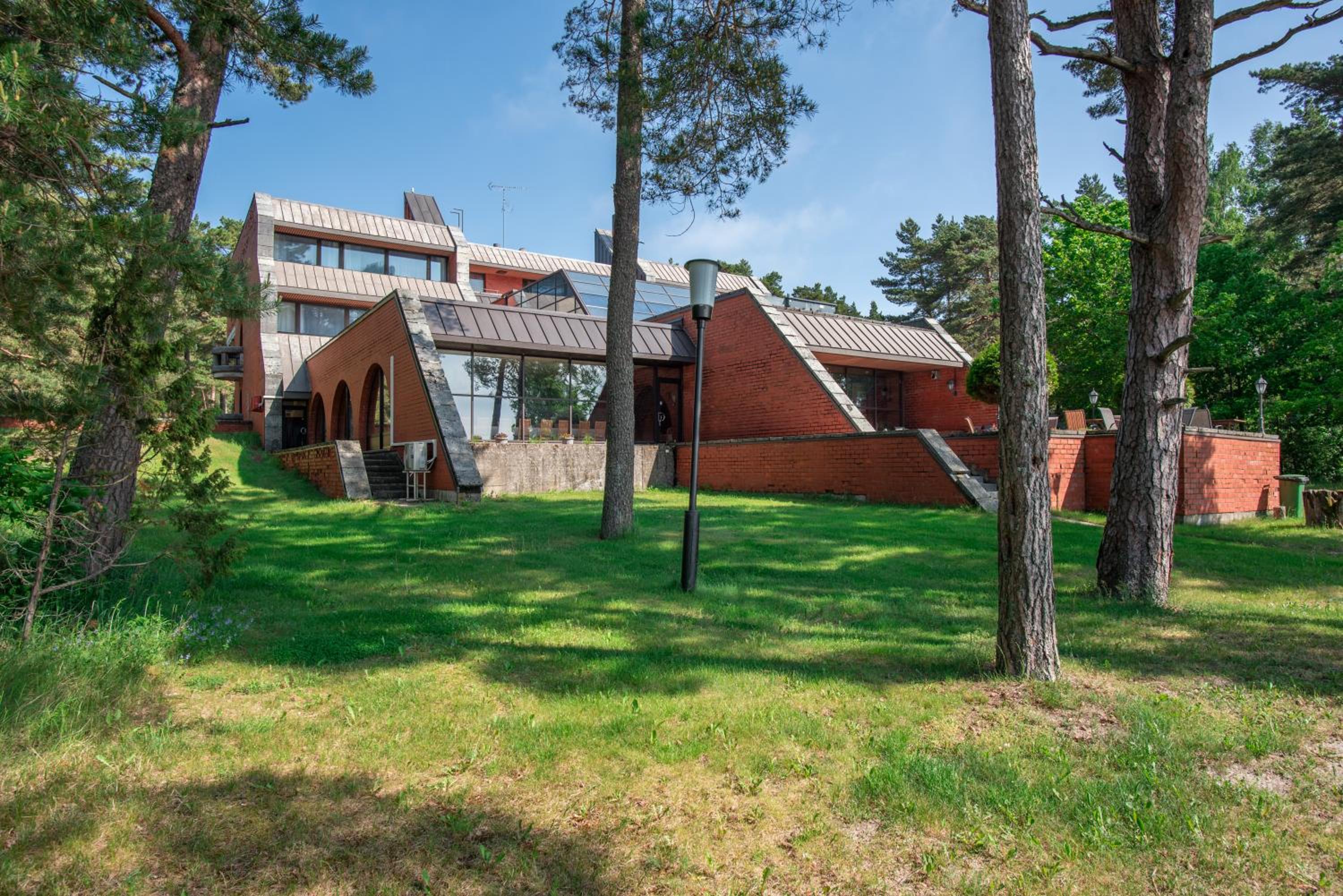 Two-Bedroom Apartment with Garden View - Photo 11