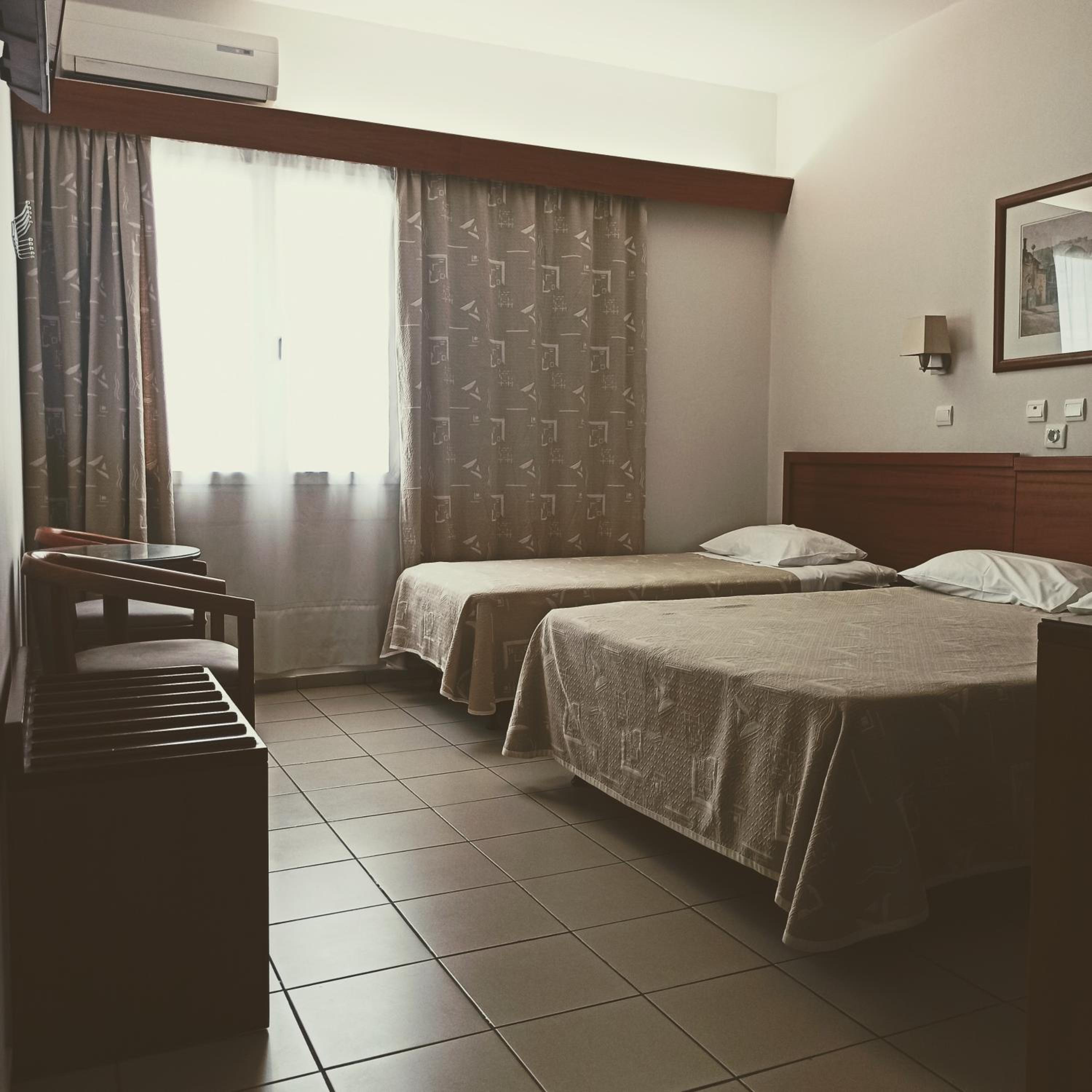 Triple Room - Non-Smoking photo 3
