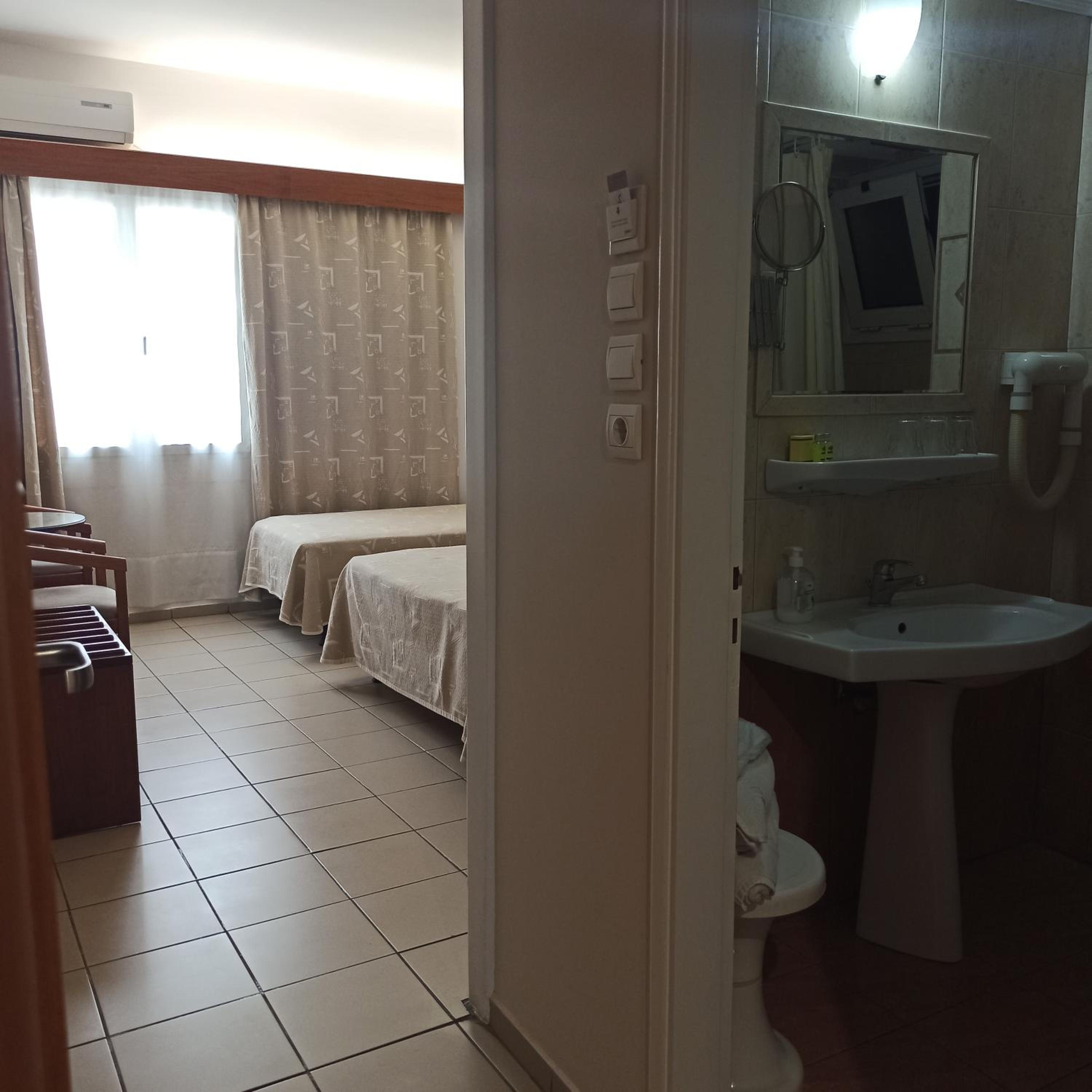 Triple Room - Non-Smoking photo 2