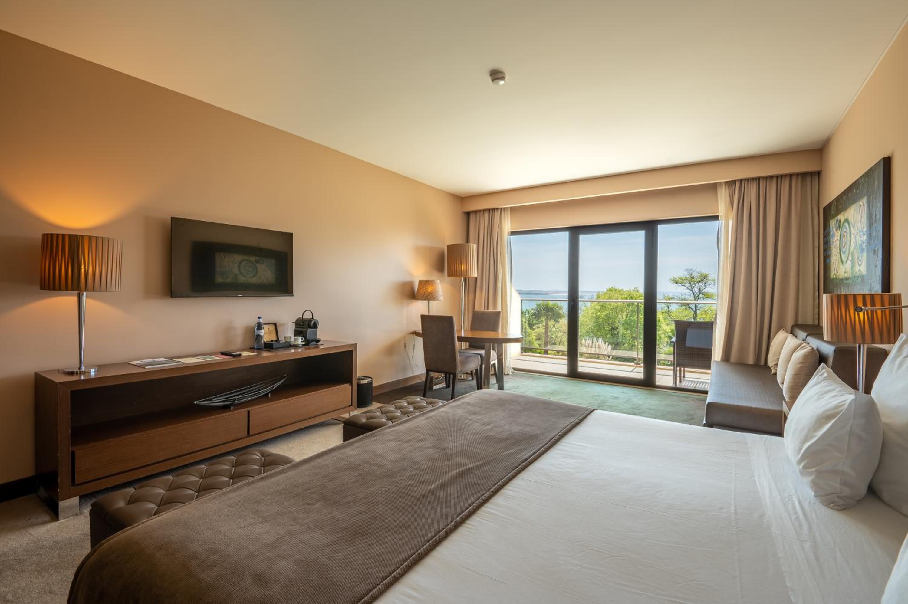 Twin Room with Extra Bed (2 Adults + 1 Child) photo 2