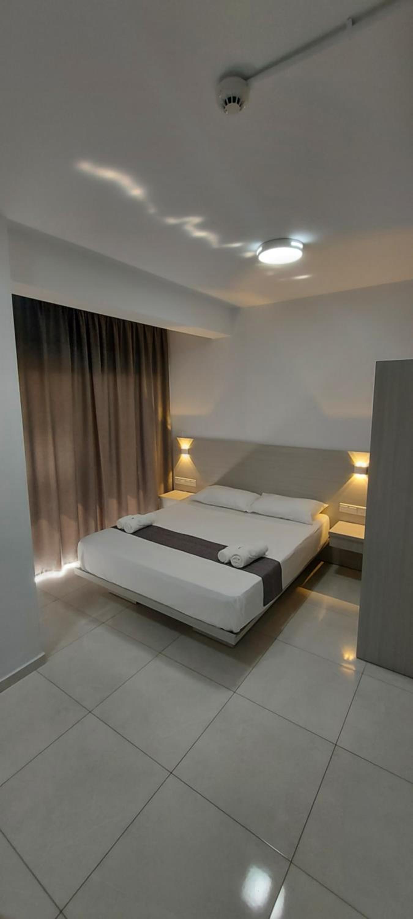 Double Room with Balcony - Photo 14
