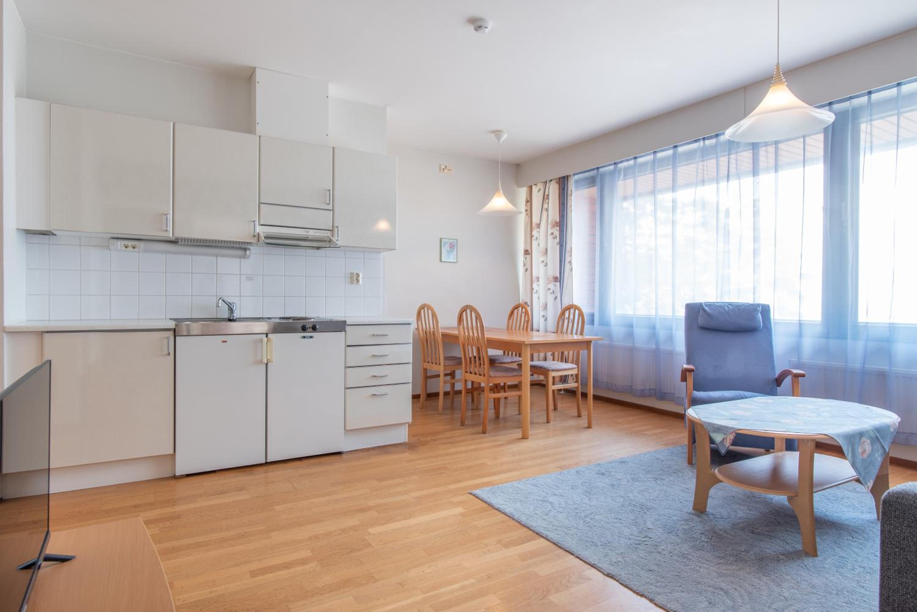 Two-Bedroom Apartment with Sea View - Photo 9