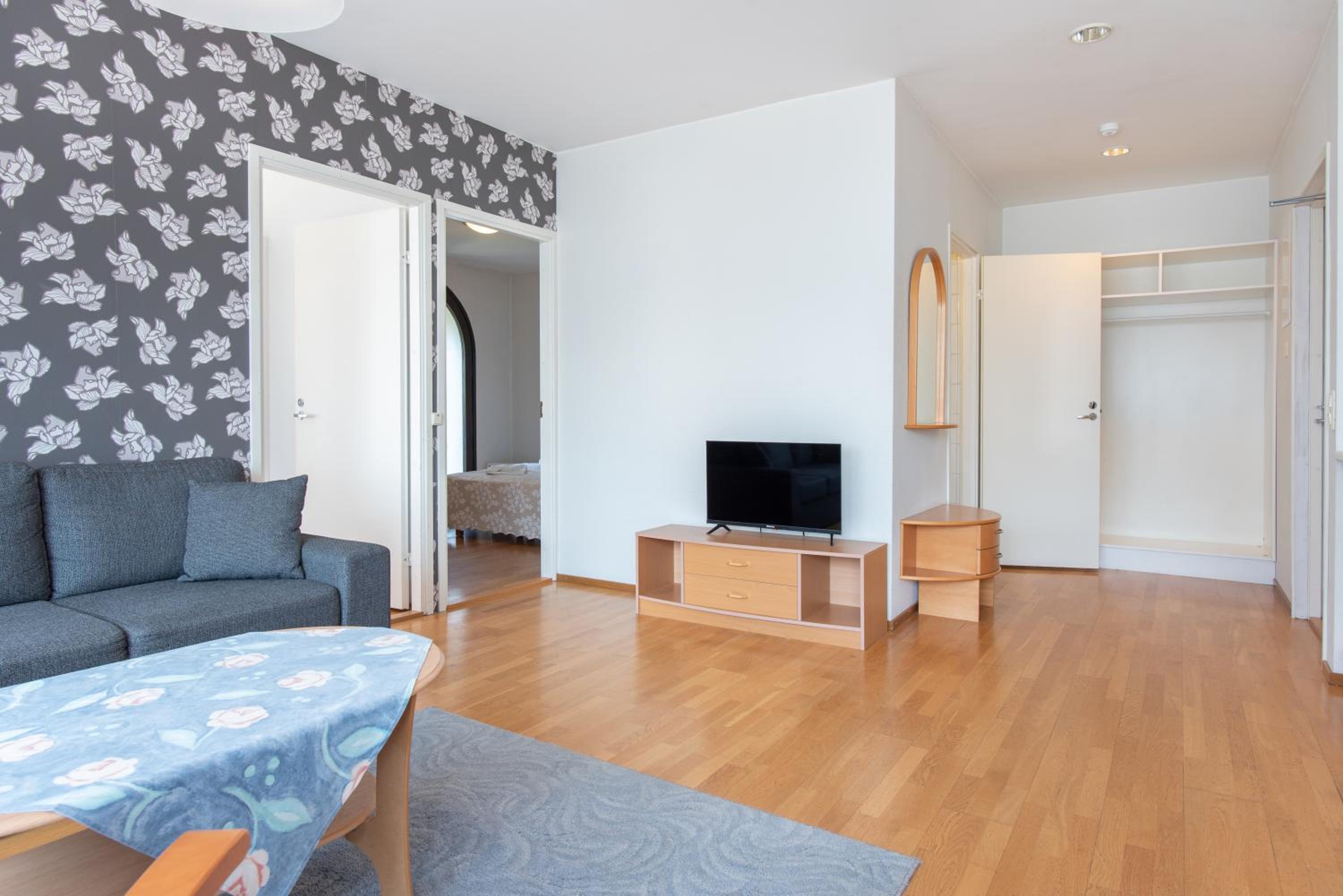 Two-Bedroom Apartment with Sea View - Photo 4
