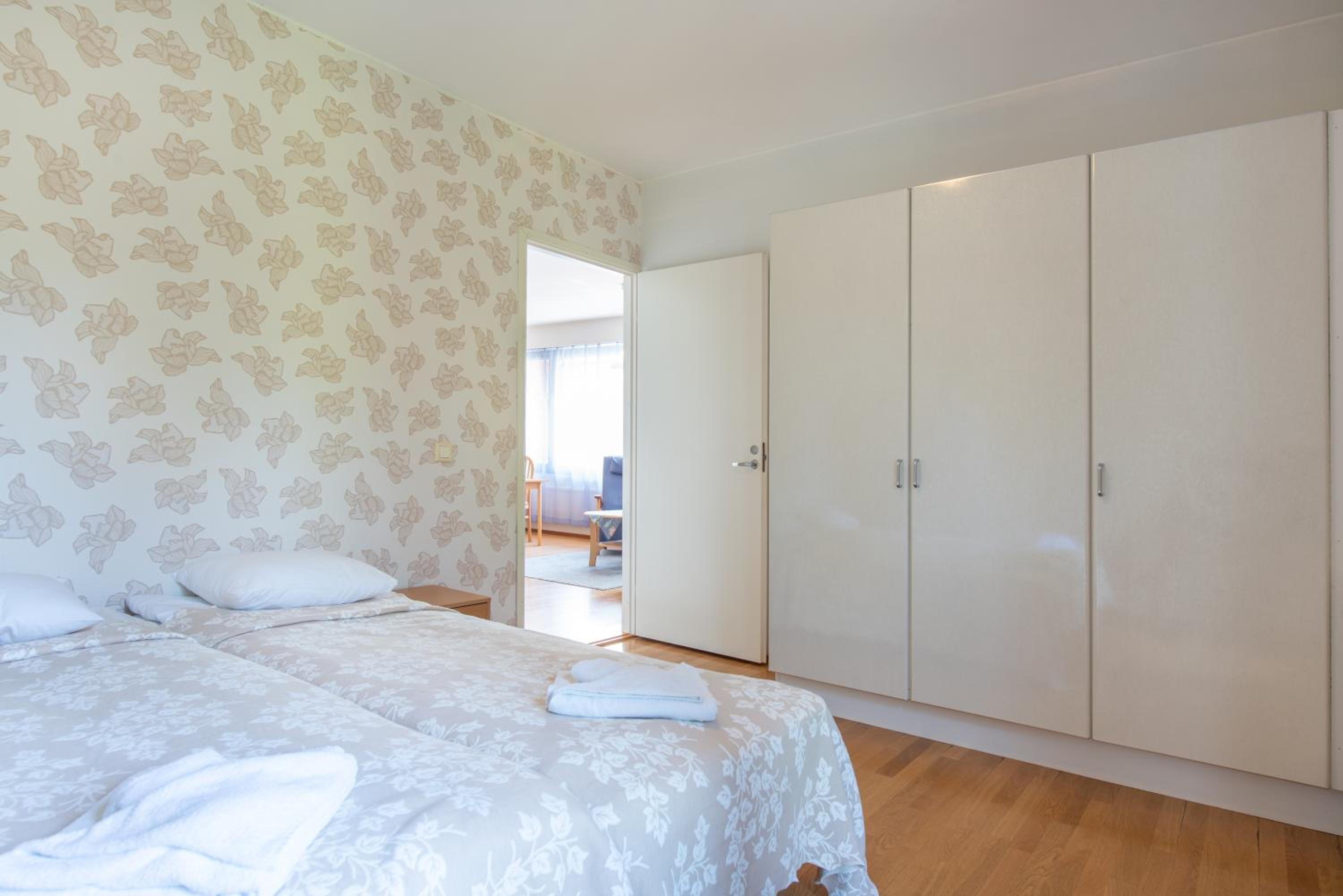 Two-Bedroom Apartment with Sea View - Photo 8