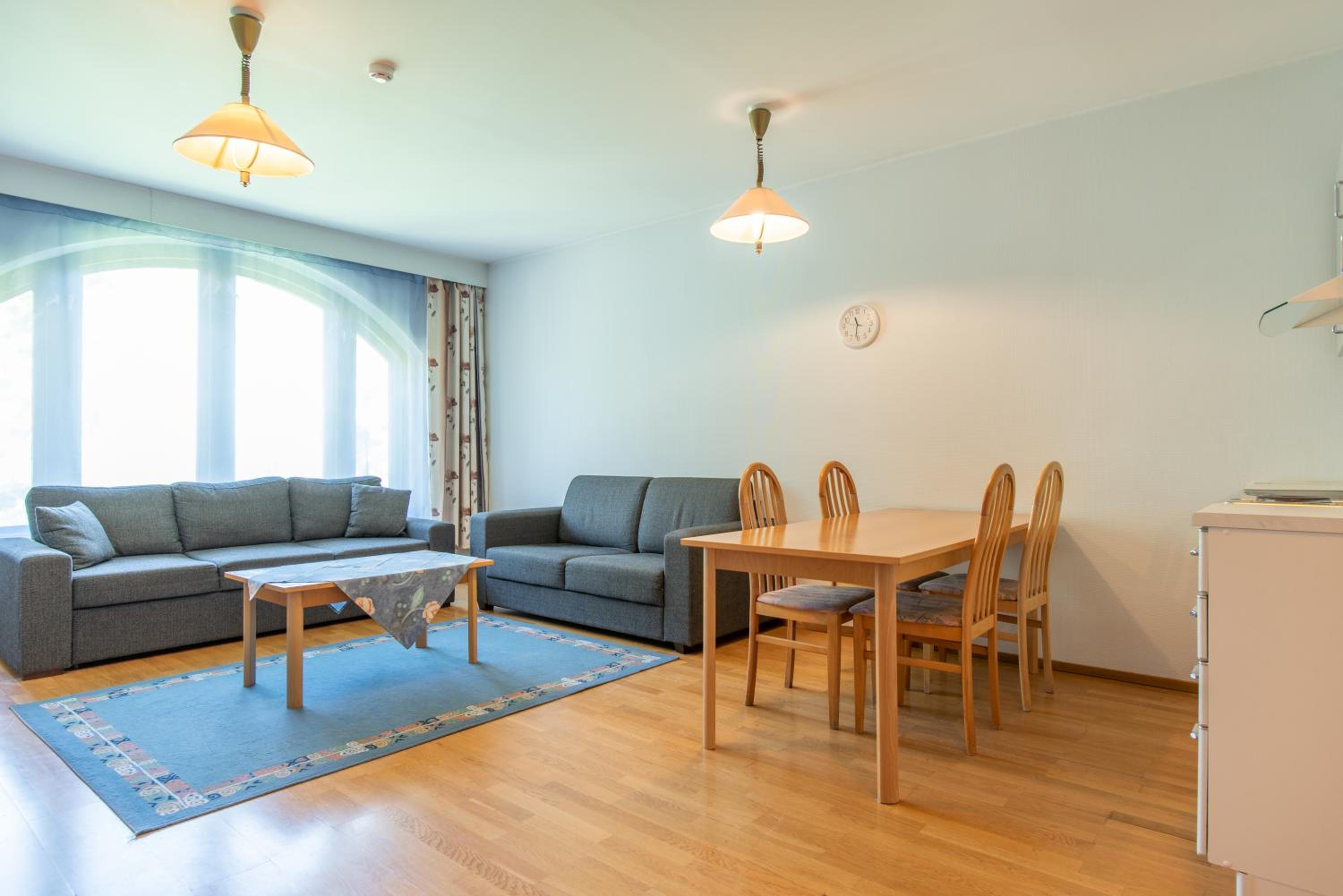Two-Bedroom Apartment with Garden View - Photo 5