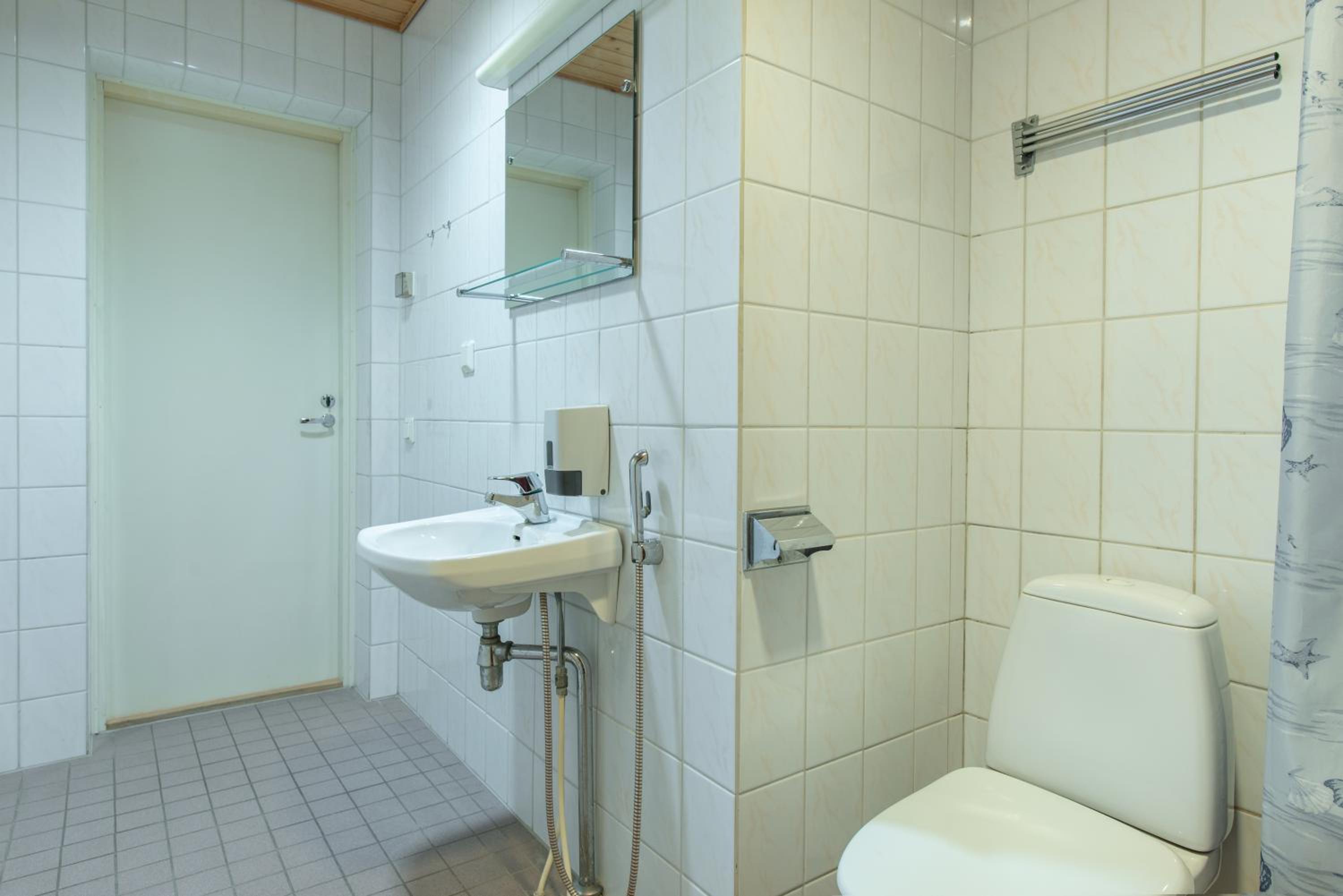 Two-Bedroom Apartment with Garden View - Photo 7