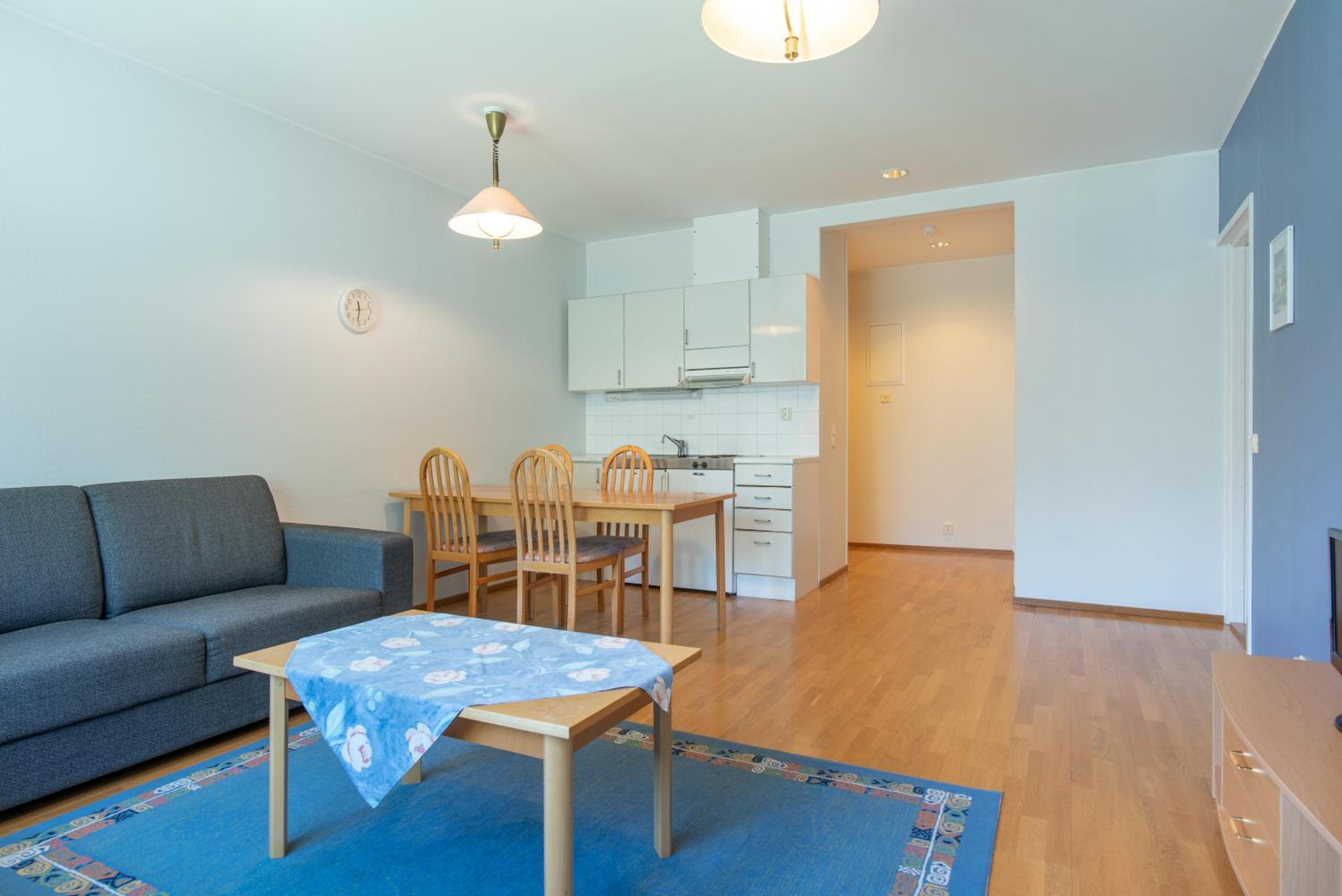 Two-Bedroom Apartment with Garden View - Photo 4