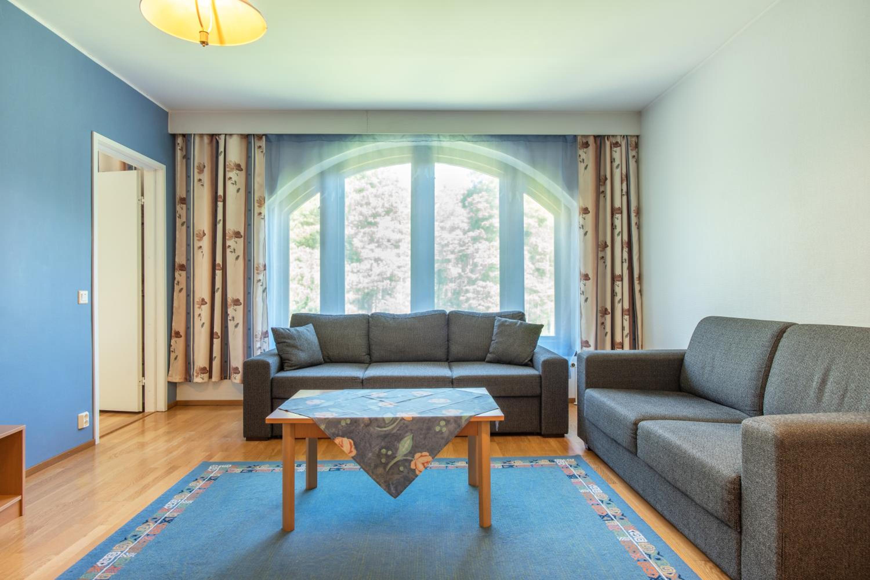 Two-Bedroom Apartment with Garden View - Photo 9