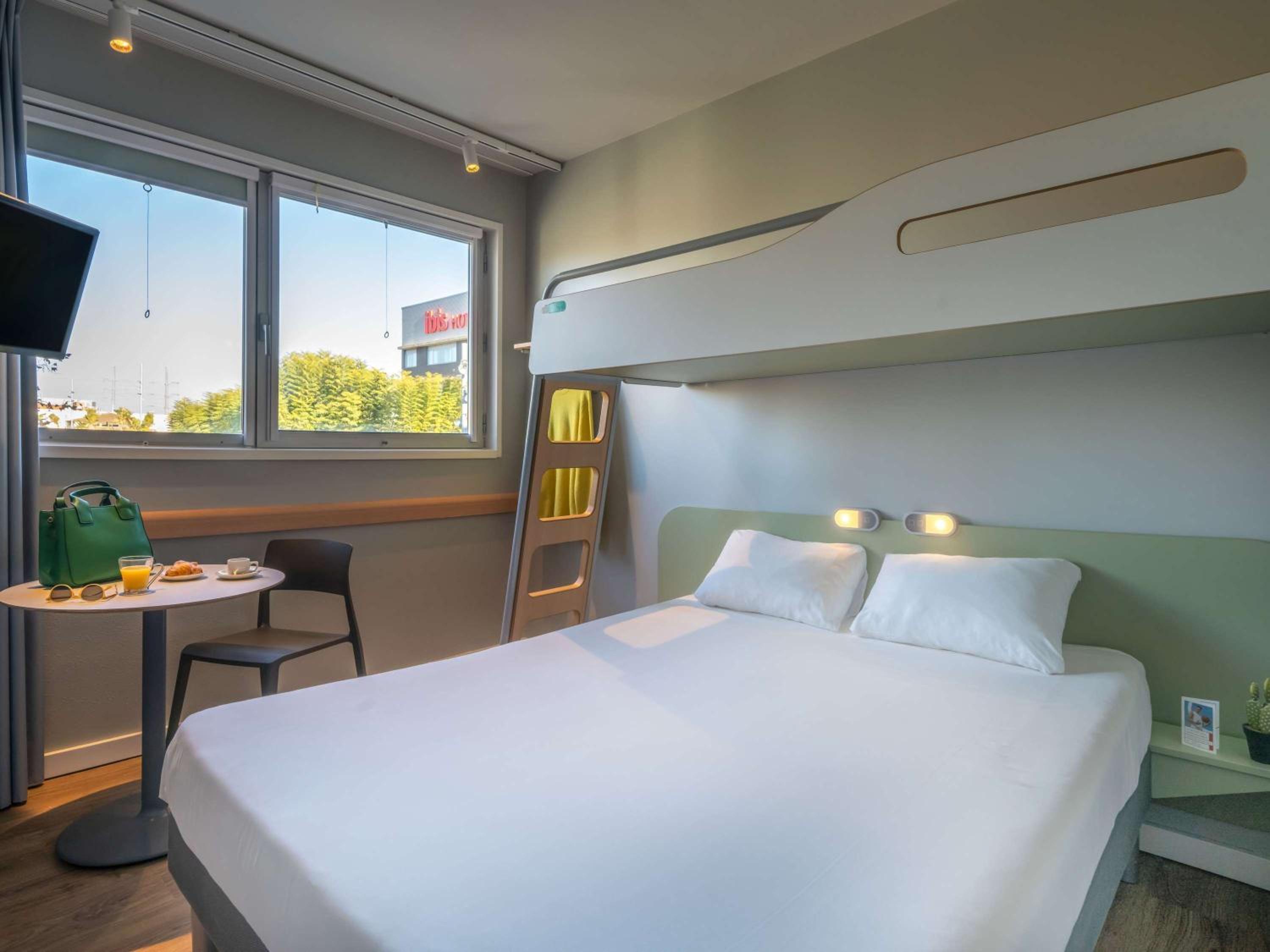 Superior Double Room with Bunk Bed - Photo 2