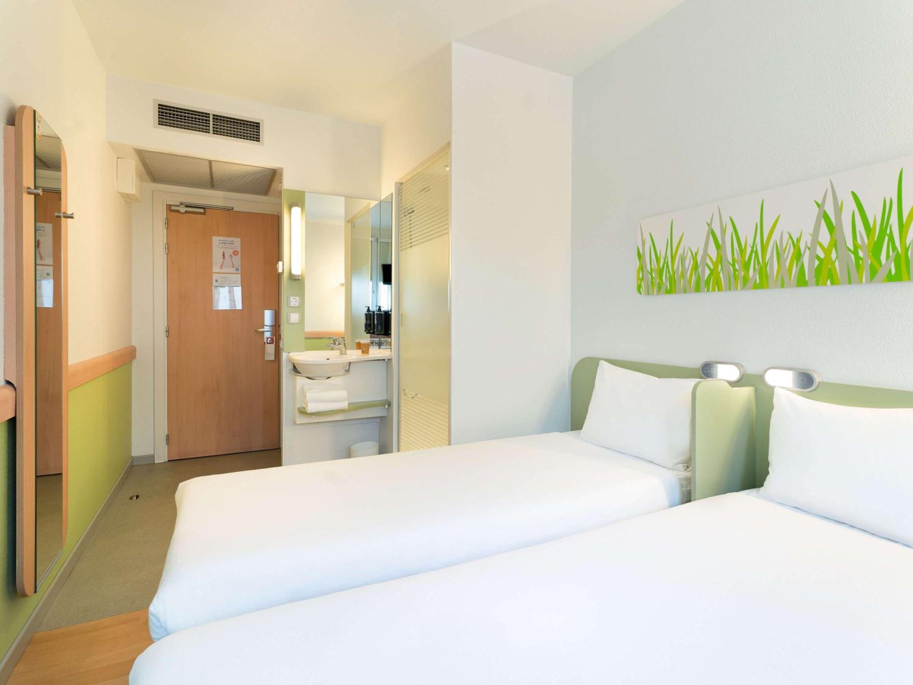 Twin Room - Photo 1
