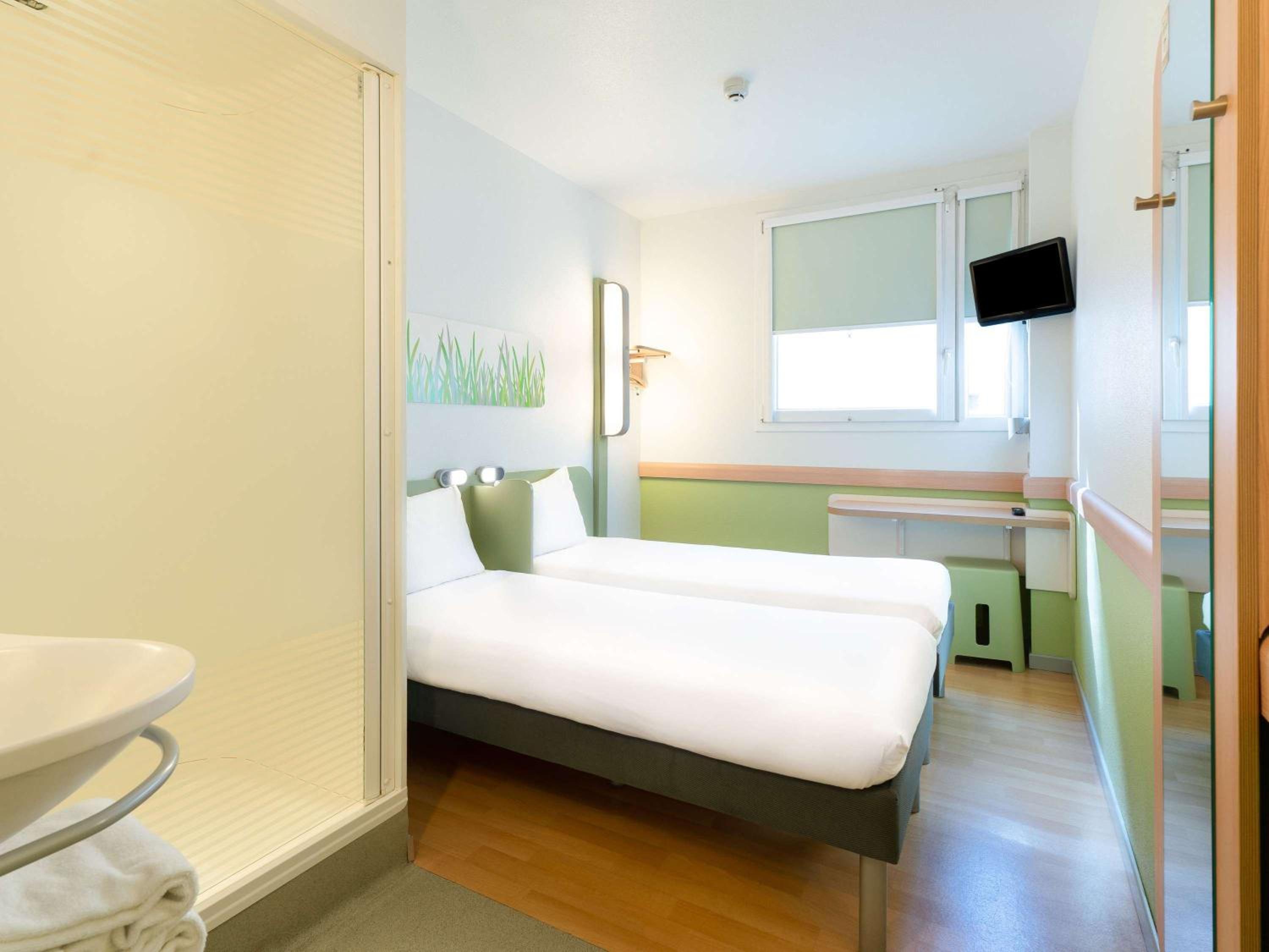 Twin Room - Photo 6