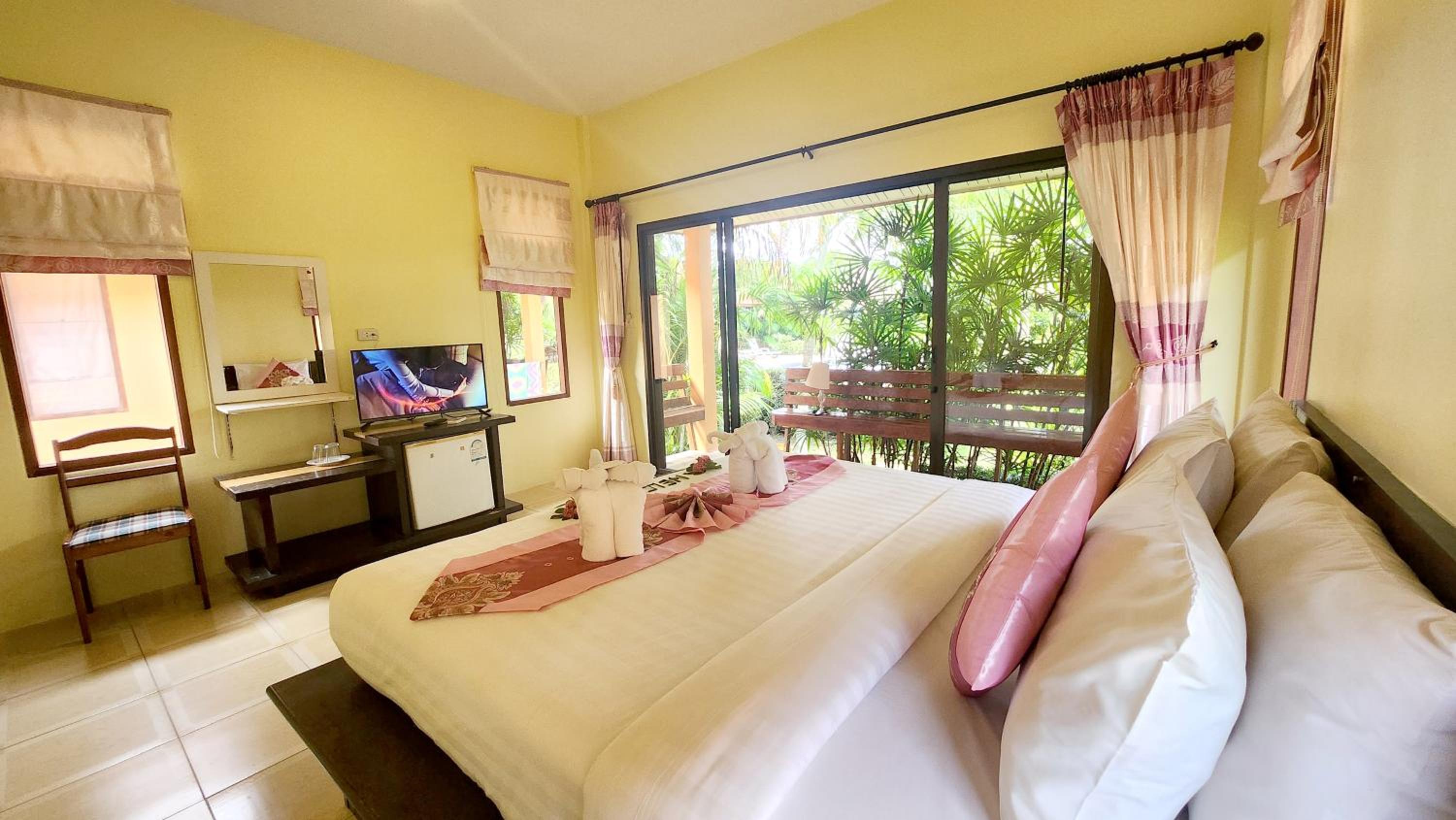 Deluxe Bungalow photo 3