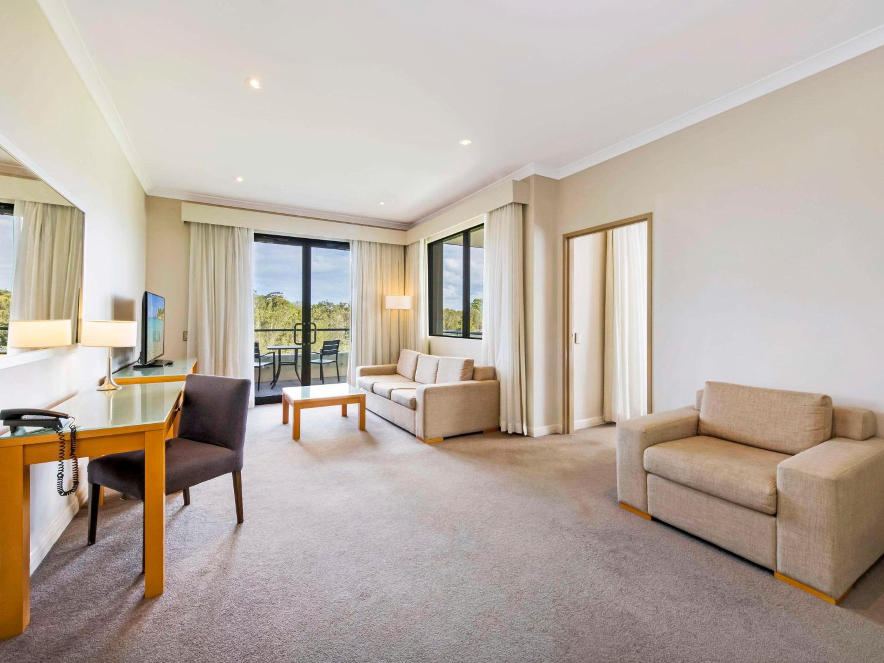 Privilege Queen Room with Balcony  photo 1